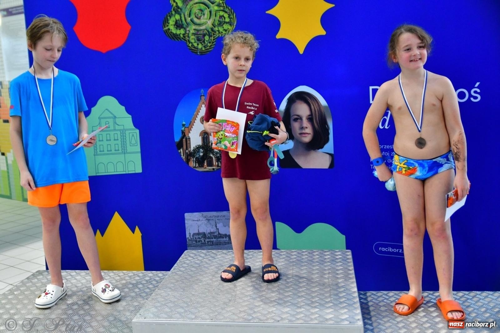 Zdjęcie w galerii na portalu naszraciborz.pl: IV Mistrzostwa Raciborza Szkół Podstawowych w pływaniu – sportowa rywalizacja na H2Ostróg zakończona wiadomości z regionu
