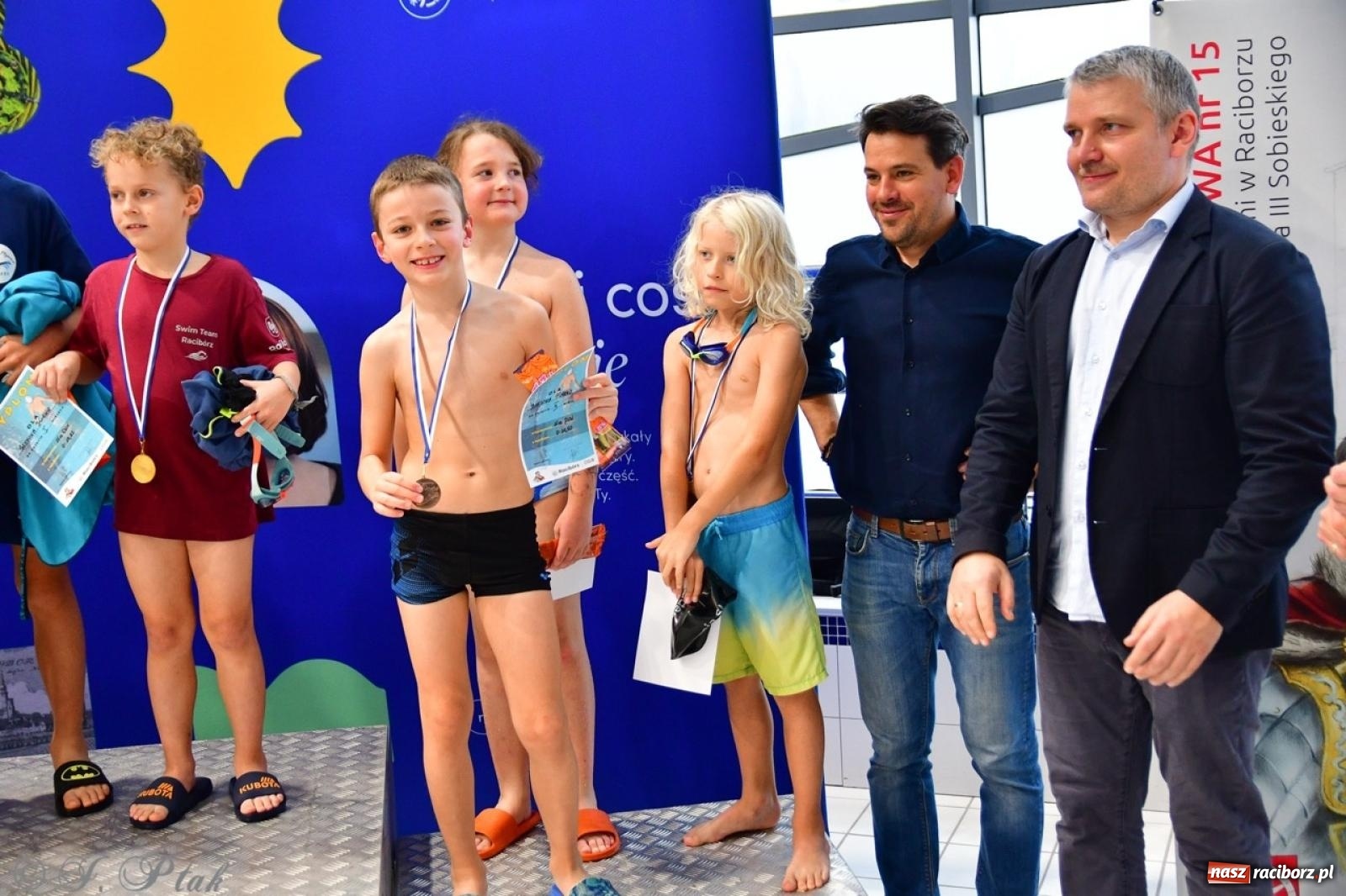 Zdjęcie w galerii na portalu naszraciborz.pl: IV Mistrzostwa Raciborza Szkół Podstawowych w pływaniu – sportowa rywalizacja na H2Ostróg zakończona wiadomości z regionu