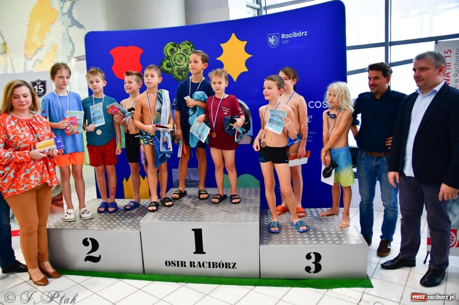 Zdjęcie w galerii na portalu naszraciborz.pl: IV Mistrzostwa Raciborza Szkół Podstawowych w pływaniu – sportowa rywalizacja na H2Ostróg zakończona wiadomości z regionu