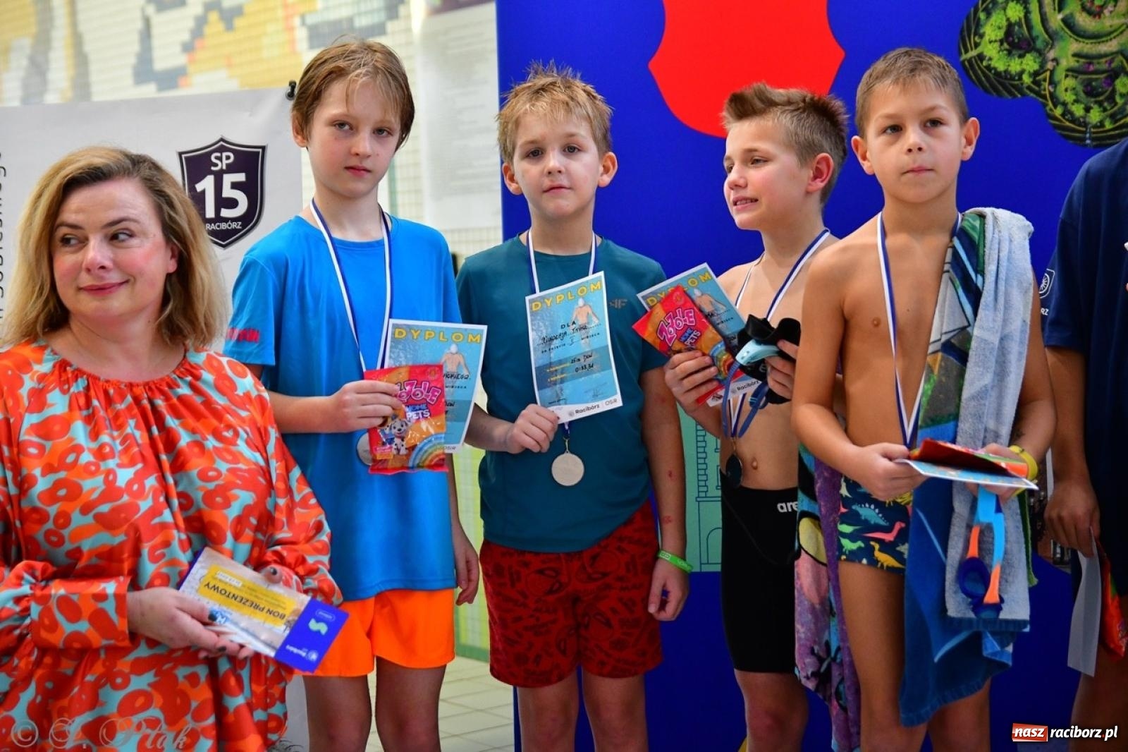 Zdjęcie w galerii na portalu naszraciborz.pl: IV Mistrzostwa Raciborza Szkół Podstawowych w pływaniu – sportowa rywalizacja na H2Ostróg zakończona wiadomości z regionu