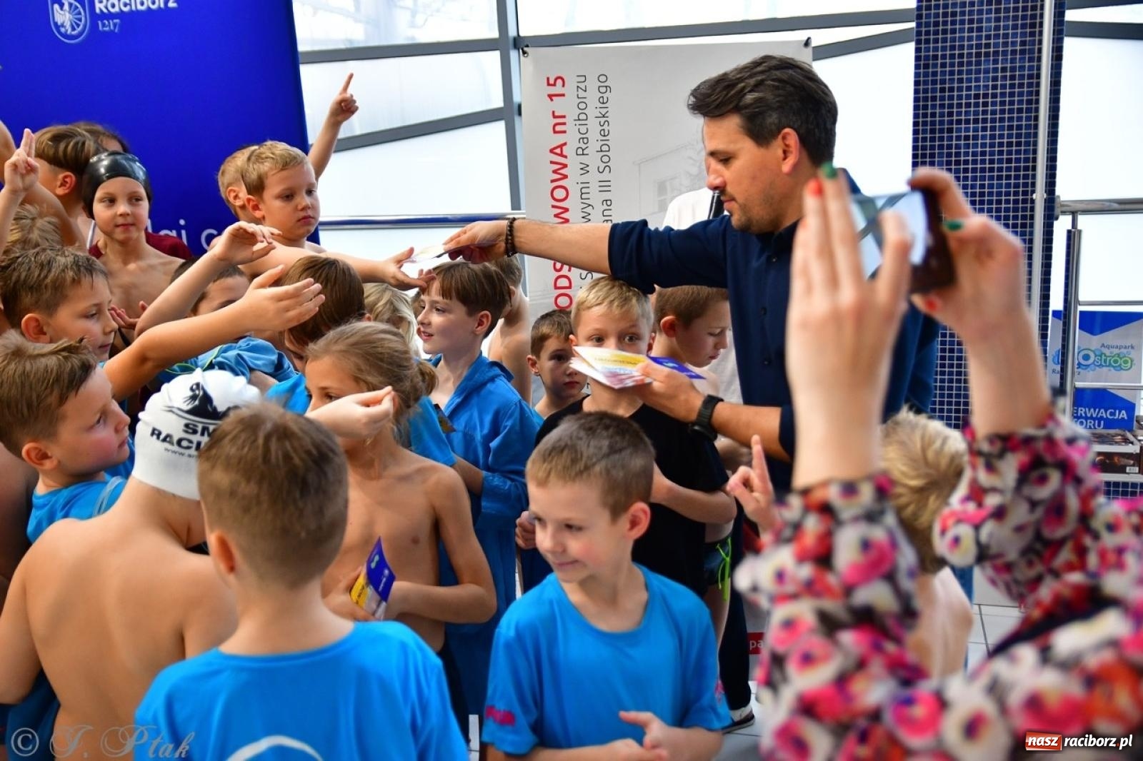 Zdjęcie w galerii na portalu naszraciborz.pl: IV Mistrzostwa Raciborza Szkół Podstawowych w pływaniu – sportowa rywalizacja na H2Ostróg zakończona wiadomości z regionu