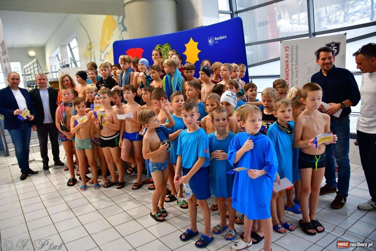 Zdjęcie w galerii na portalu naszraciborz.pl: IV Mistrzostwa Raciborza Szkół Podstawowych w pływaniu – sportowa rywalizacja na H2Ostróg zakończona wiadomości z regionu