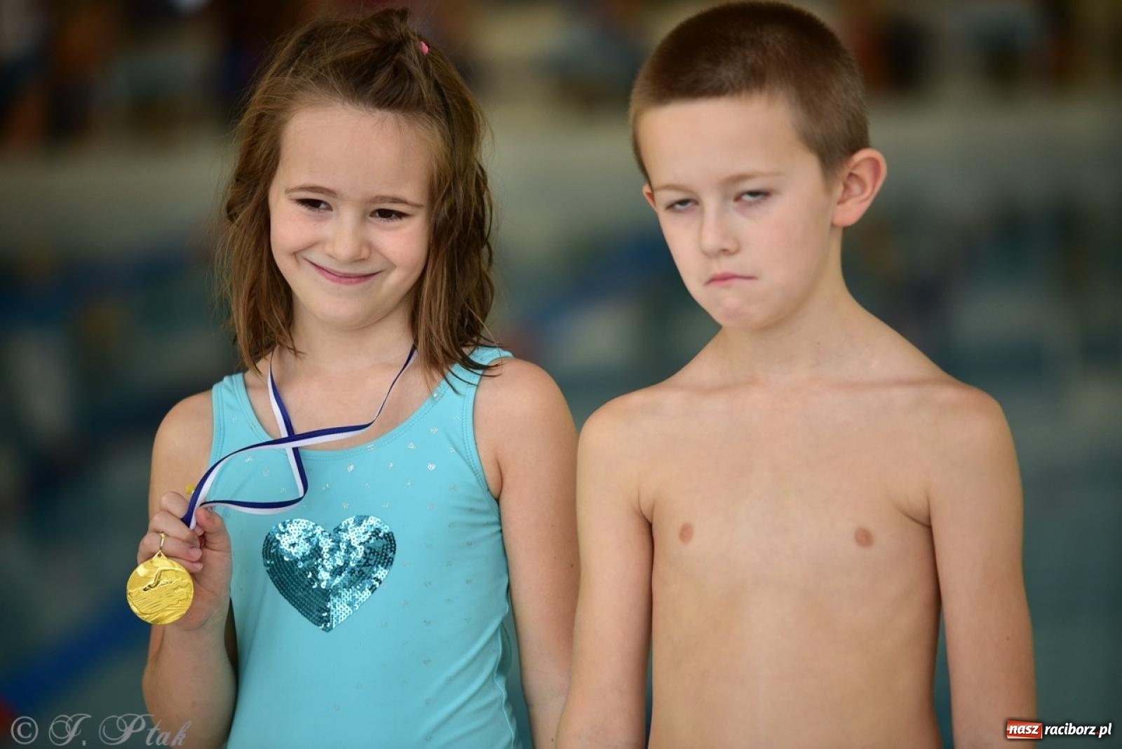 Zdjęcie w galerii na portalu naszraciborz.pl: IV Mistrzostwa Raciborza Szkół Podstawowych w pływaniu – sportowa rywalizacja na H2Ostróg zakończona wiadomości z regionu