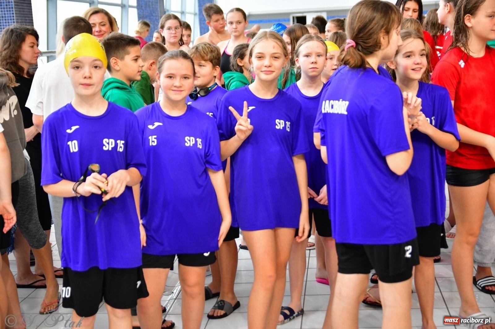 Zdjęcie w galerii na portalu naszraciborz.pl: IV Mistrzostwa Raciborza Szkół Podstawowych w pływaniu – sportowa rywalizacja na H2Ostróg zakończona wiadomości z regionu