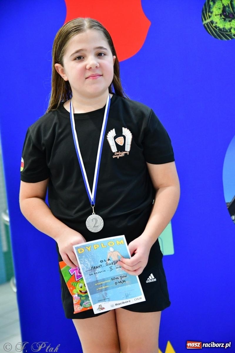 Zdjęcie w galerii na portalu naszraciborz.pl: IV Mistrzostwa Raciborza Szkół Podstawowych w pływaniu – sportowa rywalizacja na H2Ostróg zakończona wiadomości z regionu