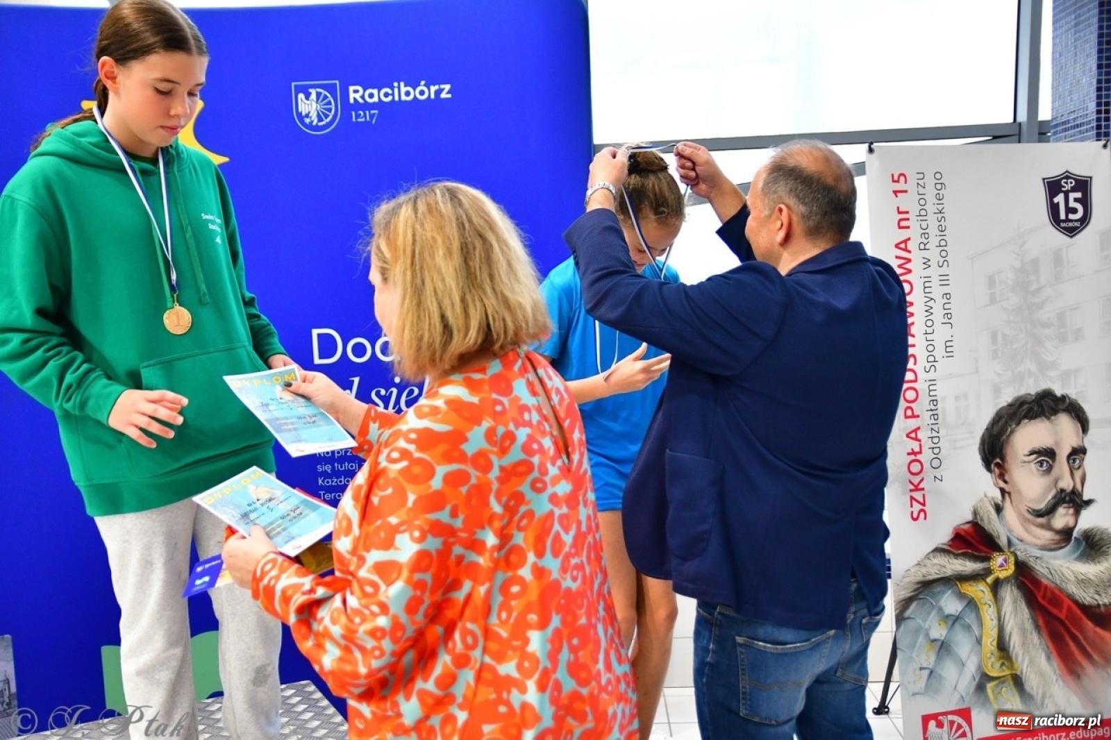 Zdjęcie w galerii na portalu naszraciborz.pl: IV Mistrzostwa Raciborza Szkół Podstawowych w pływaniu – sportowa rywalizacja na H2Ostróg zakończona wiadomości z regionu