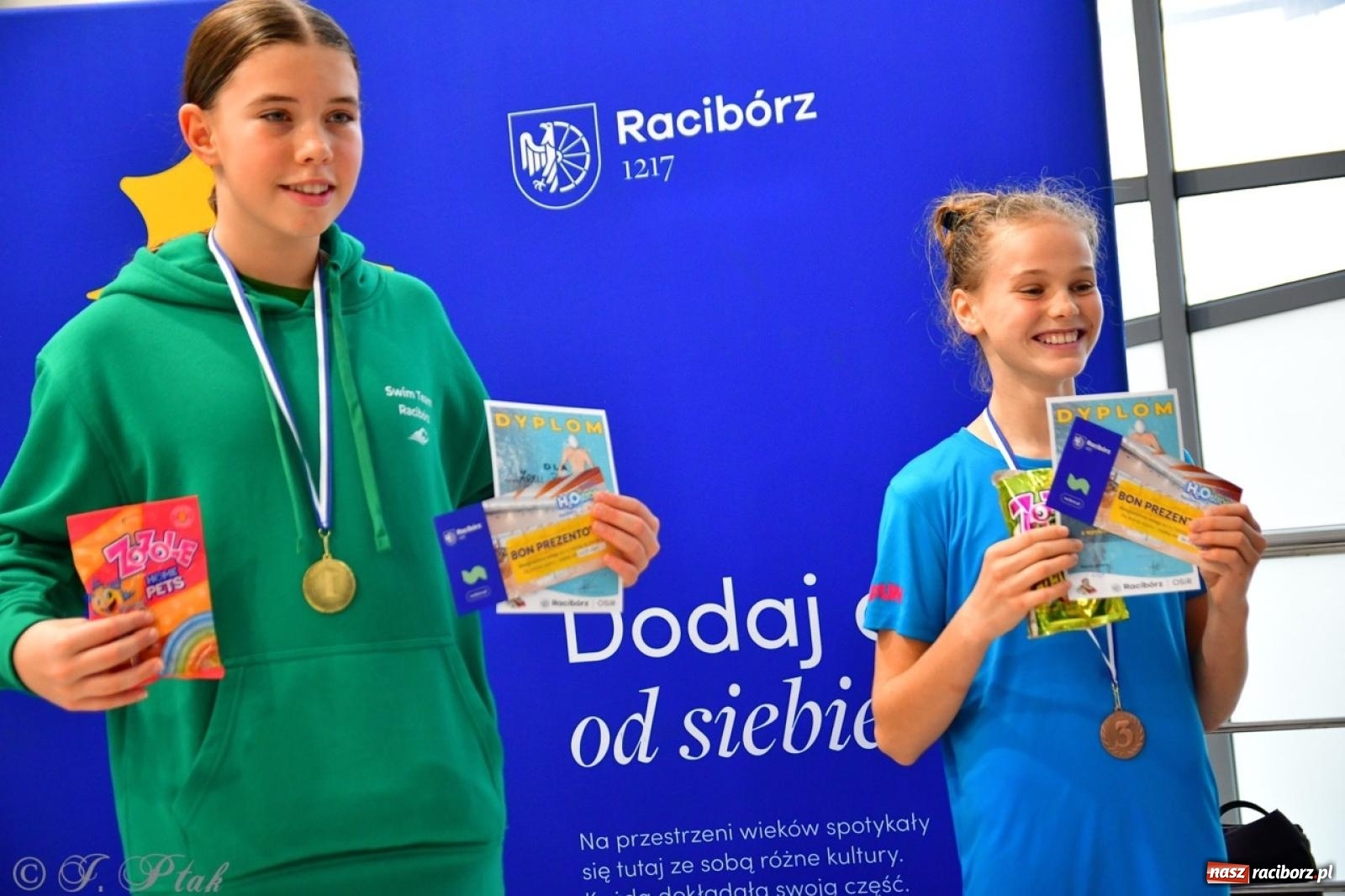 Zdjęcie w galerii na portalu naszraciborz.pl: IV Mistrzostwa Raciborza Szkół Podstawowych w pływaniu – sportowa rywalizacja na H2Ostróg zakończona wiadomości z regionu