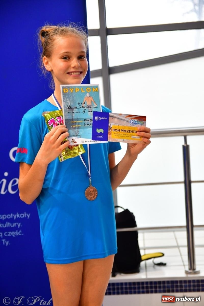 Zdjęcie w galerii na portalu naszraciborz.pl: IV Mistrzostwa Raciborza Szkół Podstawowych w pływaniu – sportowa rywalizacja na H2Ostróg zakończona wiadomości z regionu