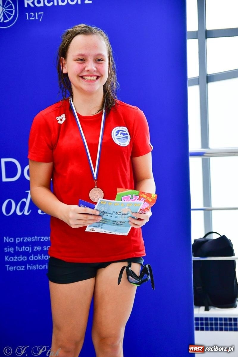 Zdjęcie w galerii na portalu naszraciborz.pl: IV Mistrzostwa Raciborza Szkół Podstawowych w pływaniu – sportowa rywalizacja na H2Ostróg zakończona wiadomości z regionu