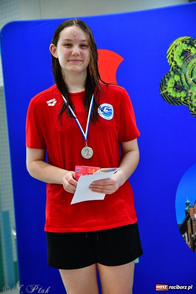 Zdjęcie w galerii na portalu naszraciborz.pl: IV Mistrzostwa Raciborza Szkół Podstawowych w pływaniu – sportowa rywalizacja na H2Ostróg zakończona wiadomości z regionu