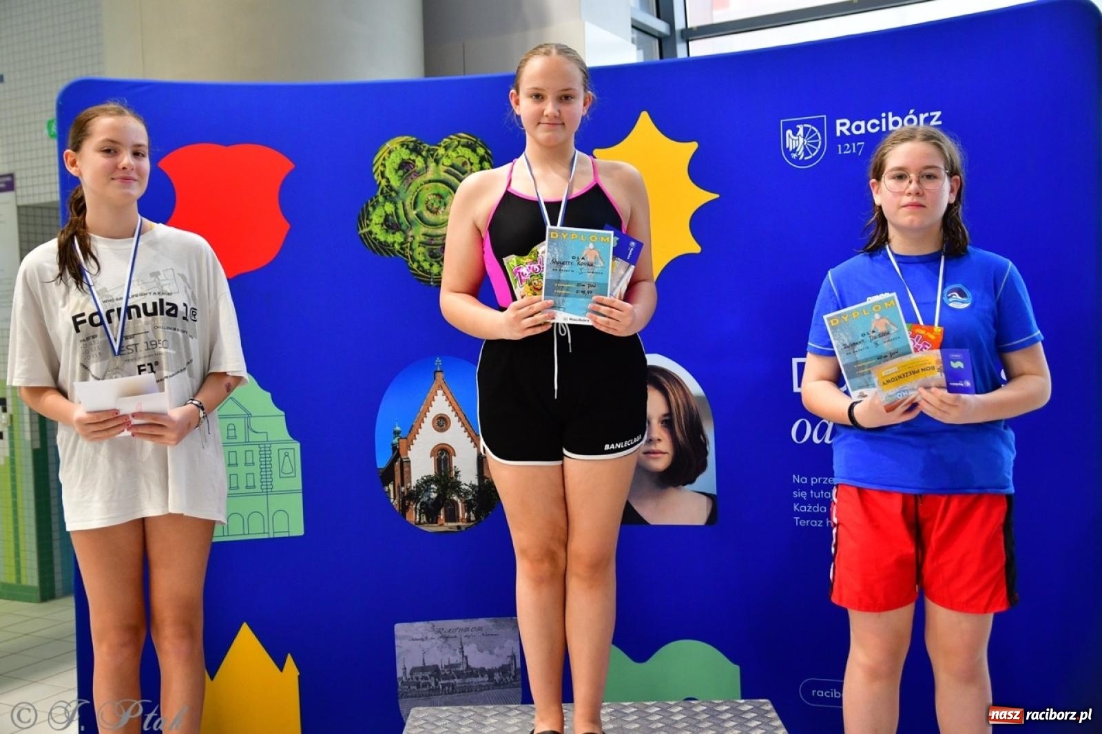 Zdjęcie w galerii na portalu naszraciborz.pl: IV Mistrzostwa Raciborza Szkół Podstawowych w pływaniu – sportowa rywalizacja na H2Ostróg zakończona wiadomości z regionu