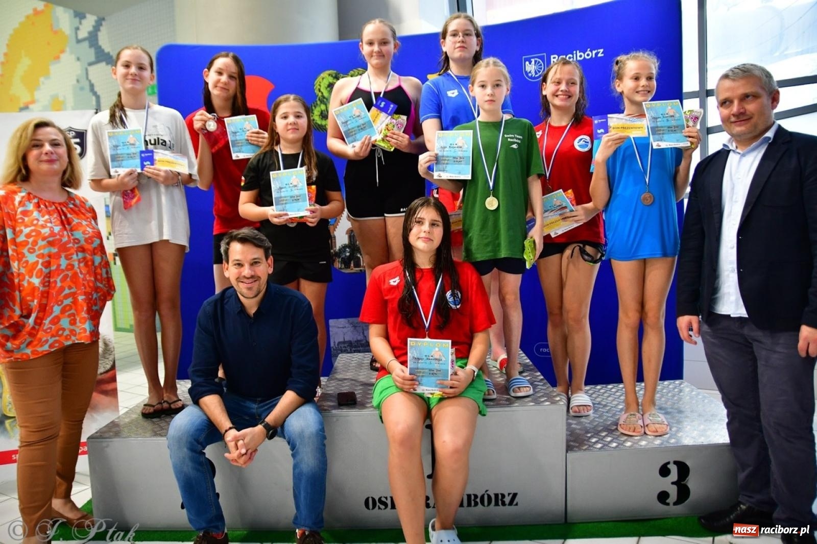 Zdjęcie w galerii na portalu naszraciborz.pl: IV Mistrzostwa Raciborza Szkół Podstawowych w pływaniu – sportowa rywalizacja na H2Ostróg zakończona wiadomości z regionu