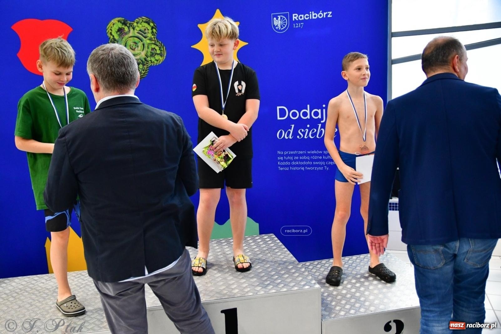 Zdjęcie w galerii na portalu naszraciborz.pl: IV Mistrzostwa Raciborza Szkół Podstawowych w pływaniu – sportowa rywalizacja na H2Ostróg zakończona wiadomości z regionu