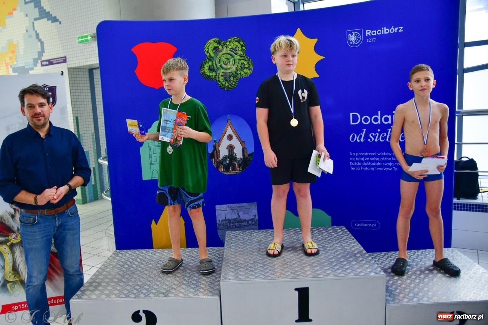 Zdjęcie w galerii na portalu naszraciborz.pl: IV Mistrzostwa Raciborza Szkół Podstawowych w pływaniu – sportowa rywalizacja na H2Ostróg zakończona wiadomości z regionu