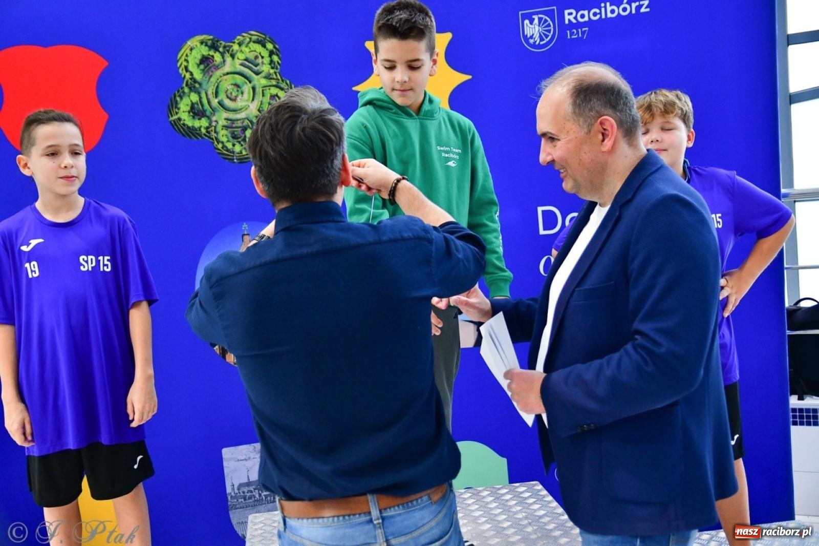 Zdjęcie w galerii na portalu naszraciborz.pl: IV Mistrzostwa Raciborza Szkół Podstawowych w pływaniu – sportowa rywalizacja na H2Ostróg zakończona wiadomości z regionu