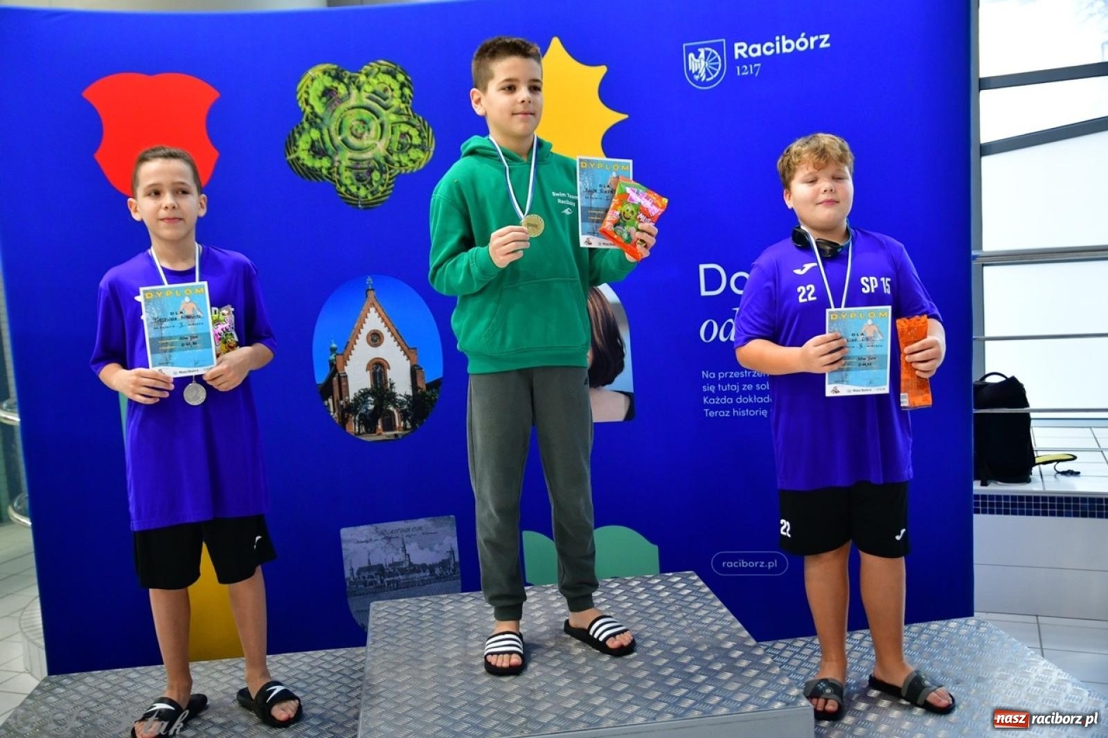 Zdjęcie w galerii na portalu naszraciborz.pl: IV Mistrzostwa Raciborza Szkół Podstawowych w pływaniu – sportowa rywalizacja na H2Ostróg zakończona wiadomości z regionu