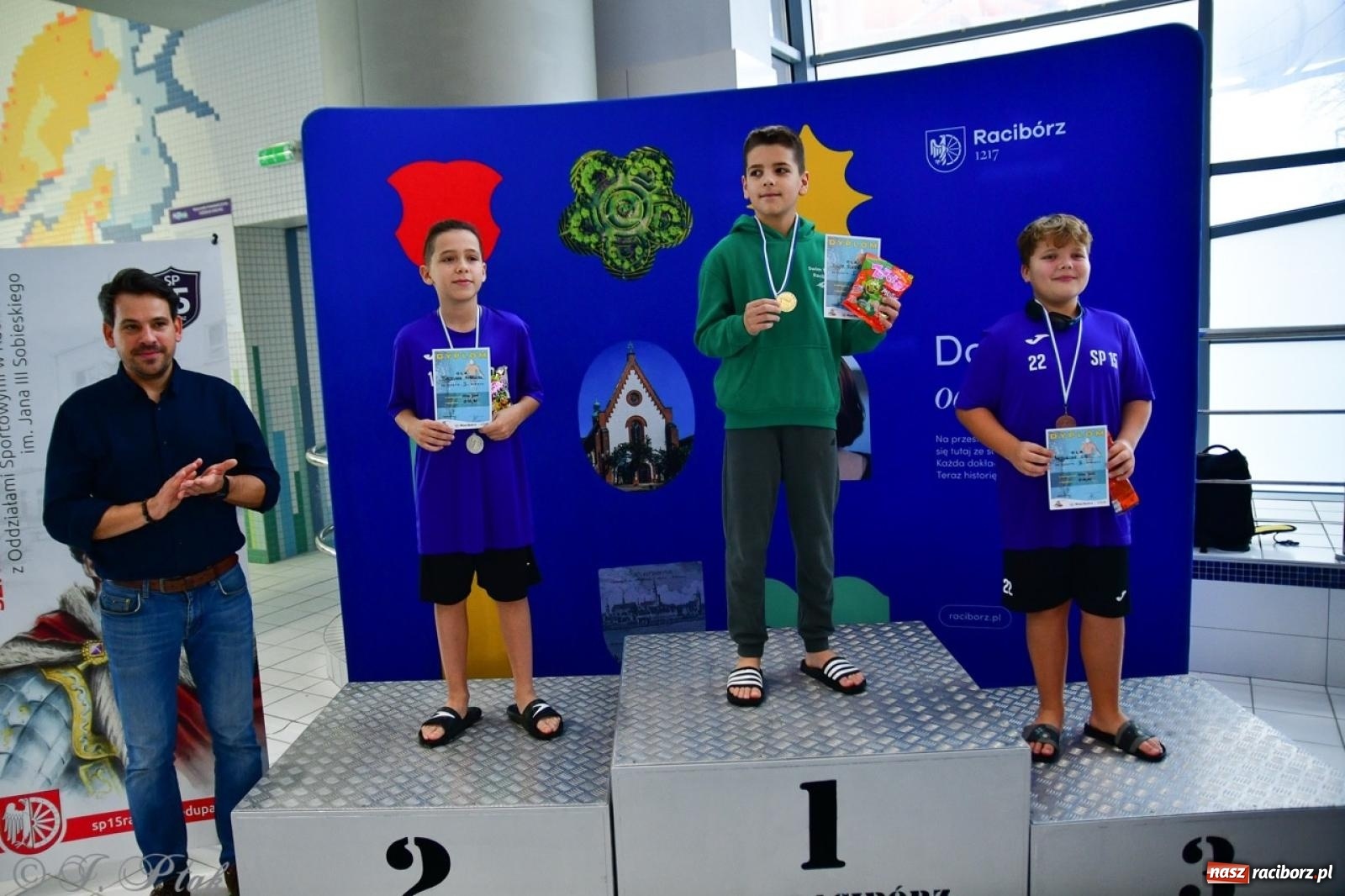 Zdjęcie w galerii na portalu naszraciborz.pl: IV Mistrzostwa Raciborza Szkół Podstawowych w pływaniu – sportowa rywalizacja na H2Ostróg zakończona wiadomości z regionu