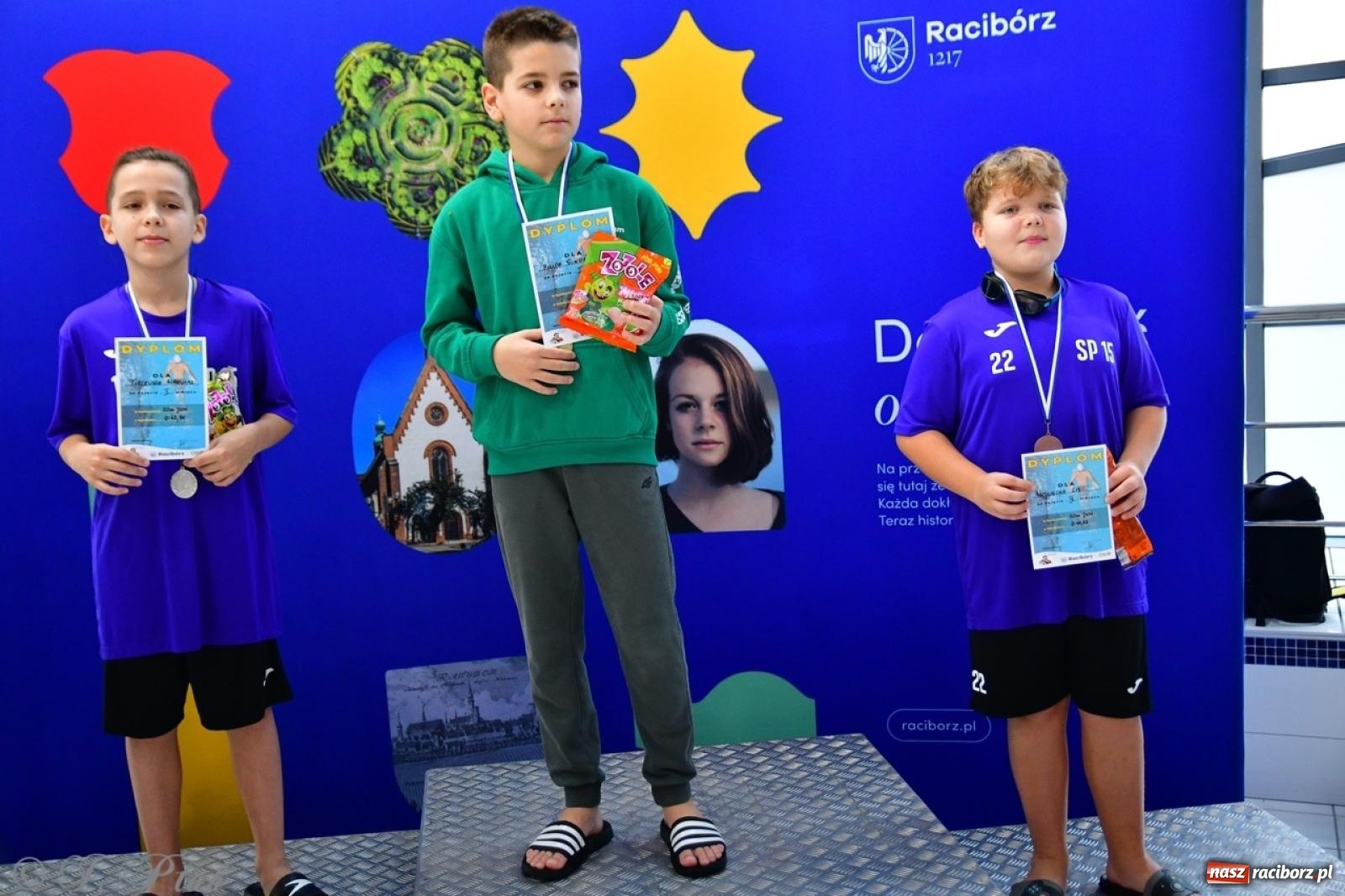 Zdjęcie w galerii na portalu naszraciborz.pl: IV Mistrzostwa Raciborza Szkół Podstawowych w pływaniu – sportowa rywalizacja na H2Ostróg zakończona wiadomości z regionu