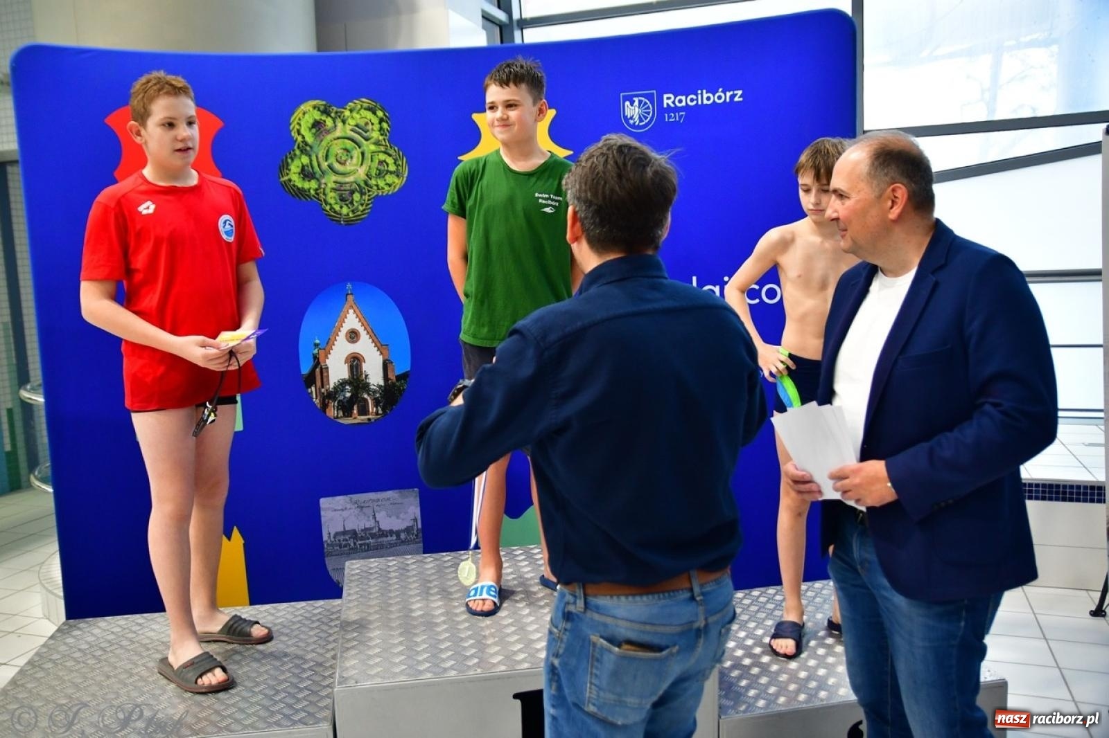 Zdjęcie w galerii na portalu naszraciborz.pl: IV Mistrzostwa Raciborza Szkół Podstawowych w pływaniu – sportowa rywalizacja na H2Ostróg zakończona wiadomości z regionu