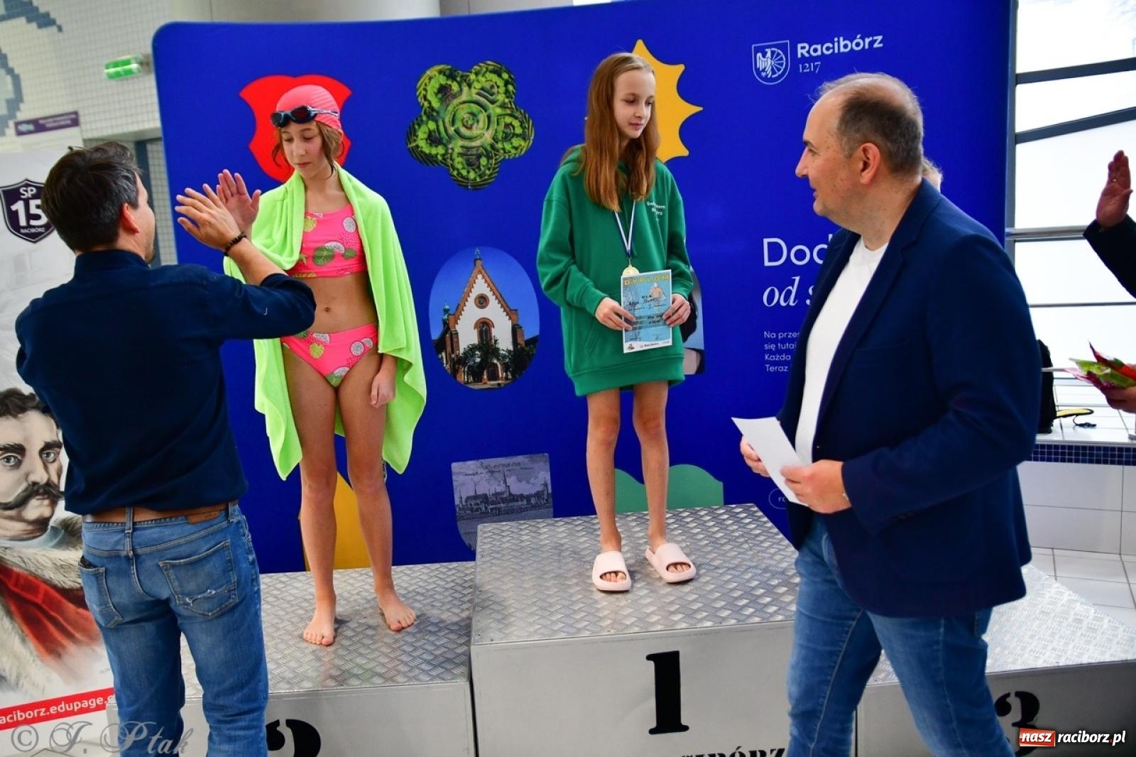 Zdjęcie w galerii na portalu naszraciborz.pl: IV Mistrzostwa Raciborza Szkół Podstawowych w pływaniu – sportowa rywalizacja na H2Ostróg zakończona wiadomości z regionu