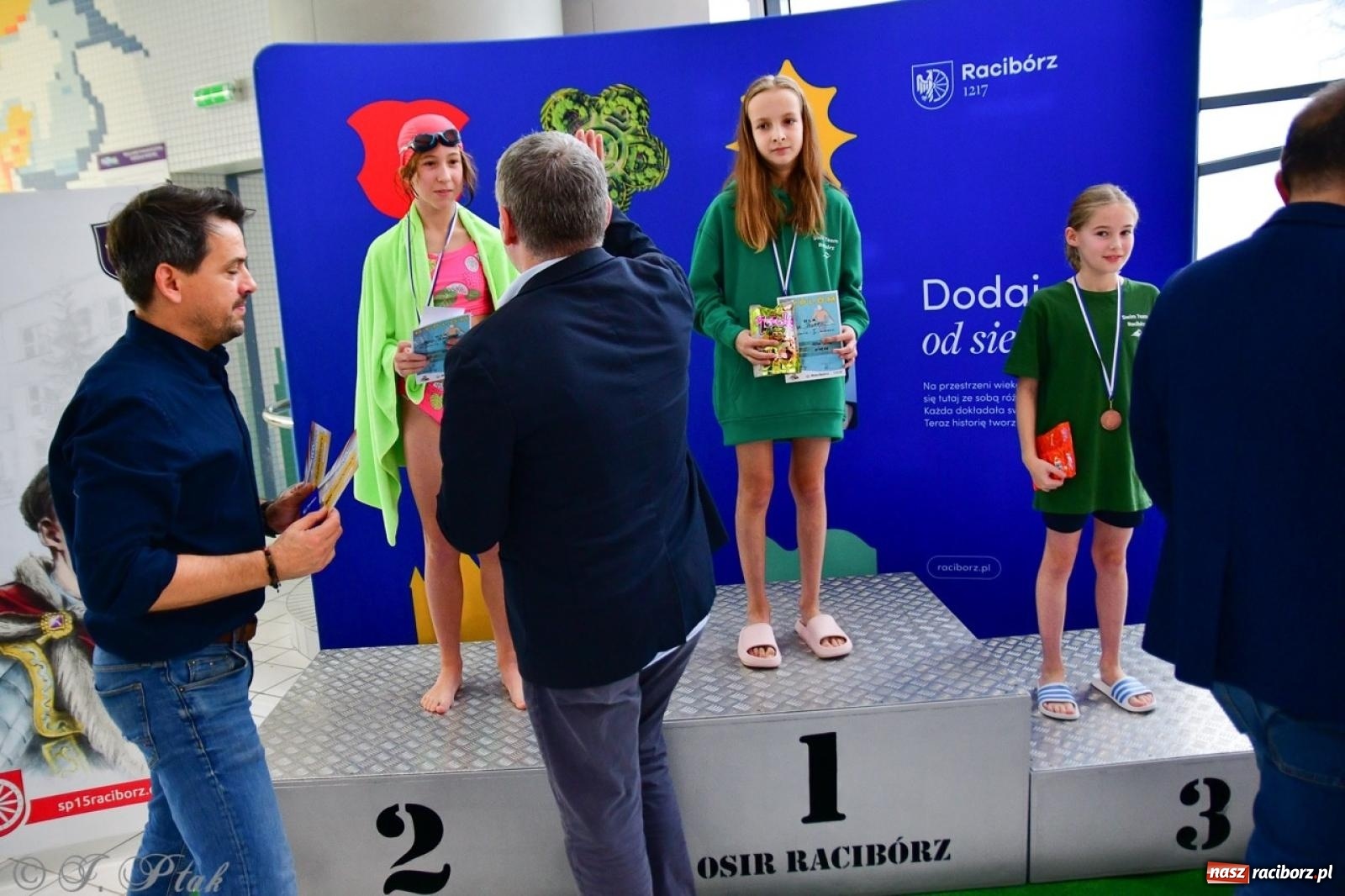 Zdjęcie w galerii na portalu naszraciborz.pl: IV Mistrzostwa Raciborza Szkół Podstawowych w pływaniu – sportowa rywalizacja na H2Ostróg zakończona wiadomości z regionu