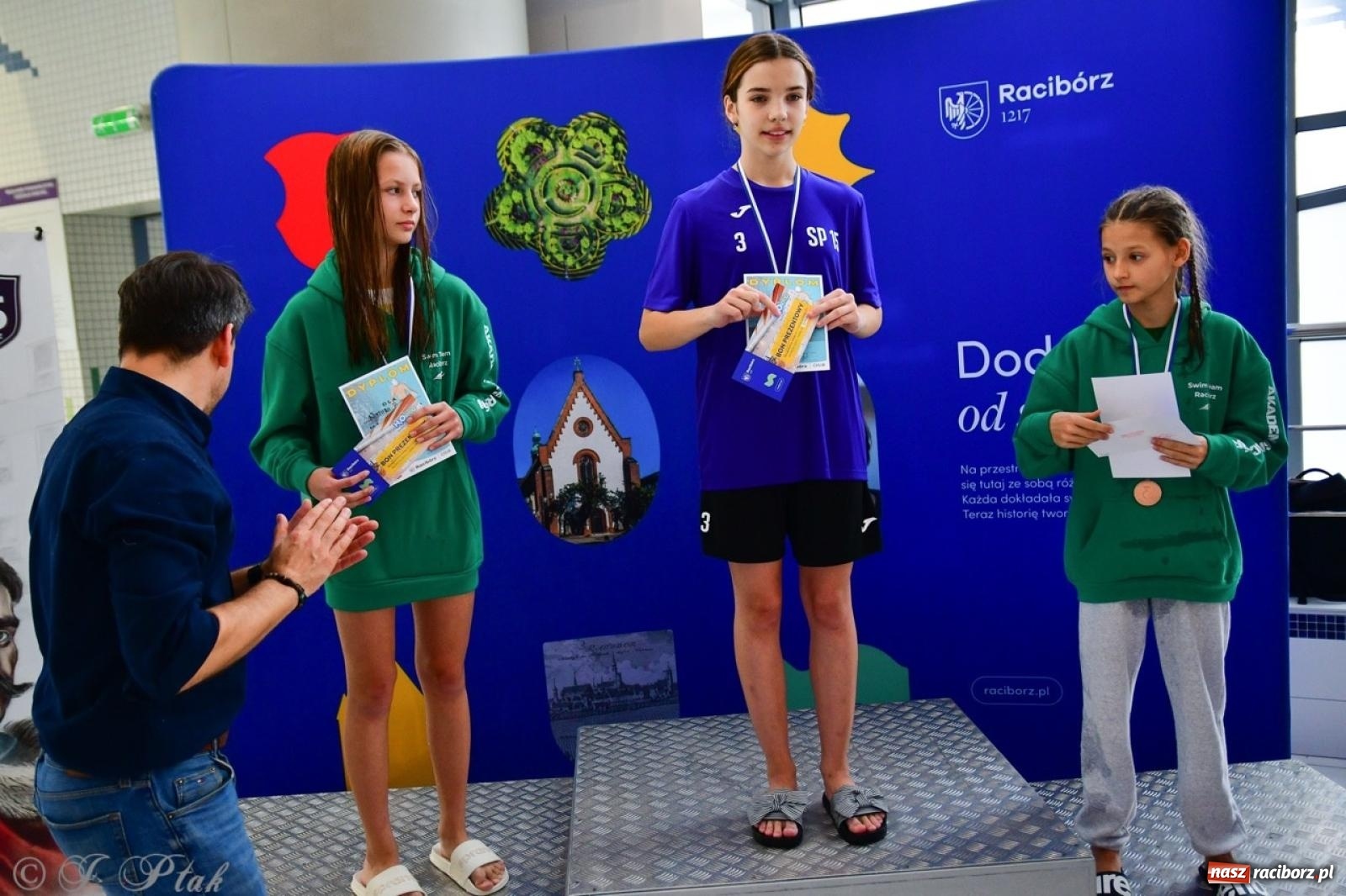 Zdjęcie w galerii na portalu naszraciborz.pl: IV Mistrzostwa Raciborza Szkół Podstawowych w pływaniu – sportowa rywalizacja na H2Ostróg zakończona wiadomości z regionu