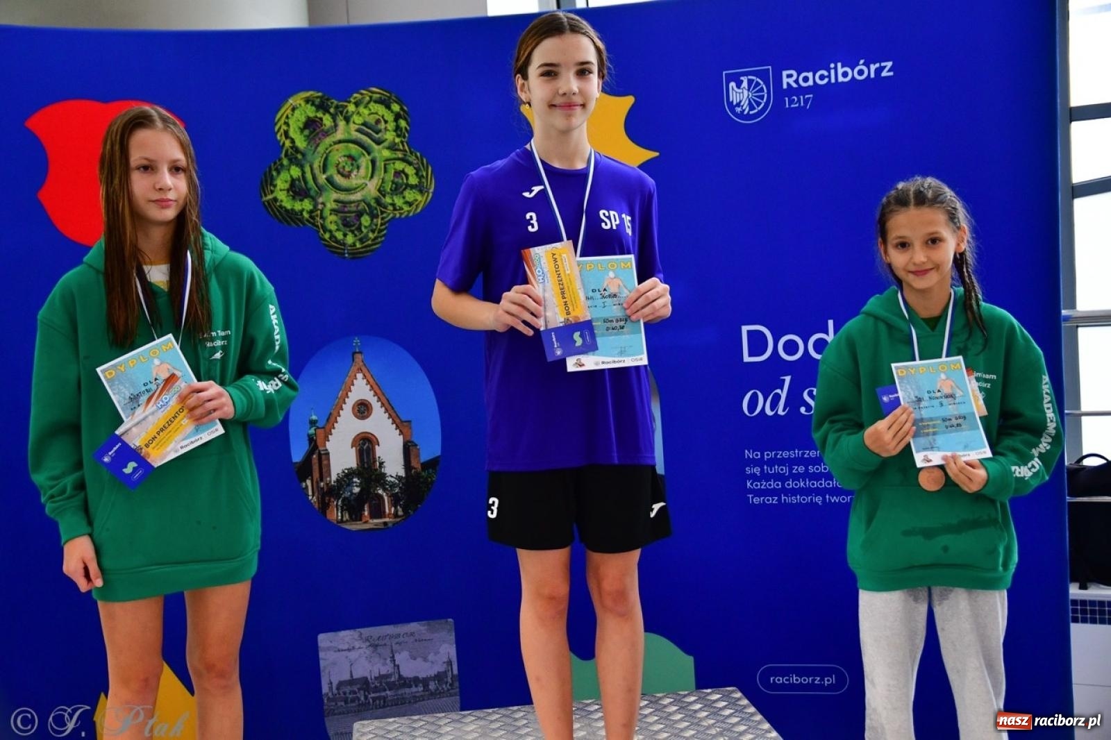 Zdjęcie w galerii na portalu naszraciborz.pl: IV Mistrzostwa Raciborza Szkół Podstawowych w pływaniu – sportowa rywalizacja na H2Ostróg zakończona wiadomości z regionu