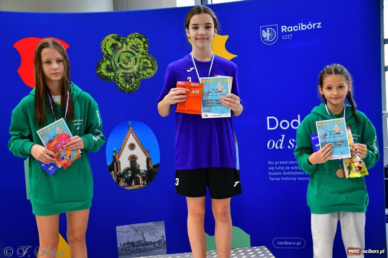 Zdjęcie w galerii na portalu naszraciborz.pl: IV Mistrzostwa Raciborza Szkół Podstawowych w pływaniu – sportowa rywalizacja na H2Ostróg zakończona wiadomości z regionu