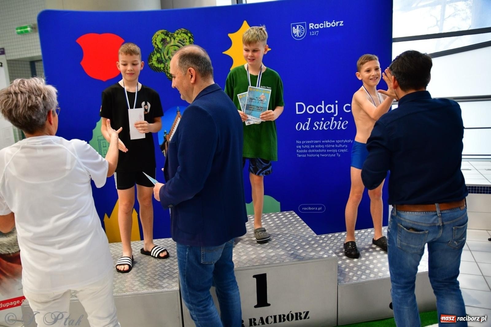 Zdjęcie w galerii na portalu naszraciborz.pl: IV Mistrzostwa Raciborza Szkół Podstawowych w pływaniu – sportowa rywalizacja na H2Ostróg zakończona wiadomości z regionu