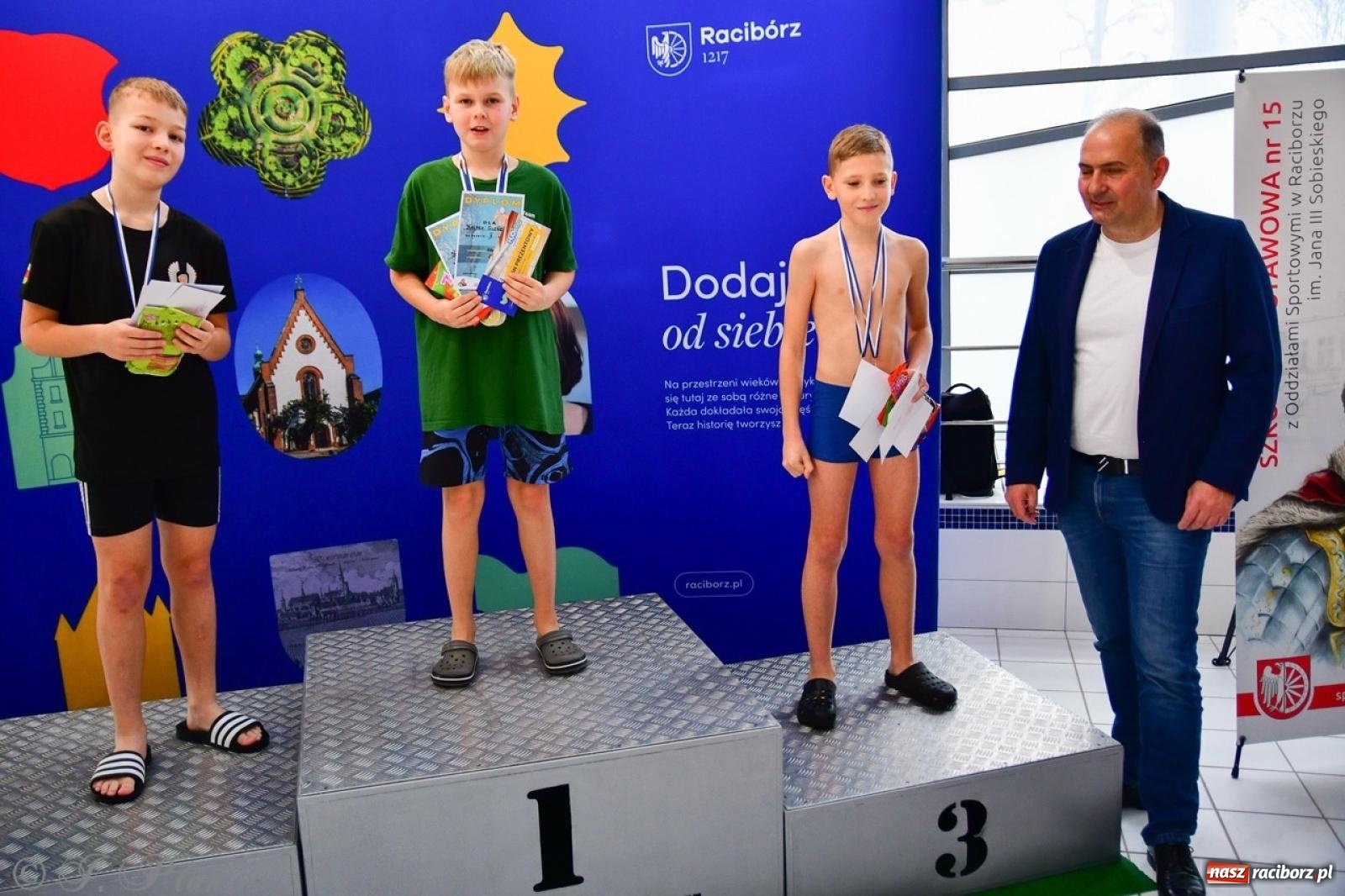 Zdjęcie w galerii na portalu naszraciborz.pl: IV Mistrzostwa Raciborza Szkół Podstawowych w pływaniu – sportowa rywalizacja na H2Ostróg zakończona wiadomości z regionu