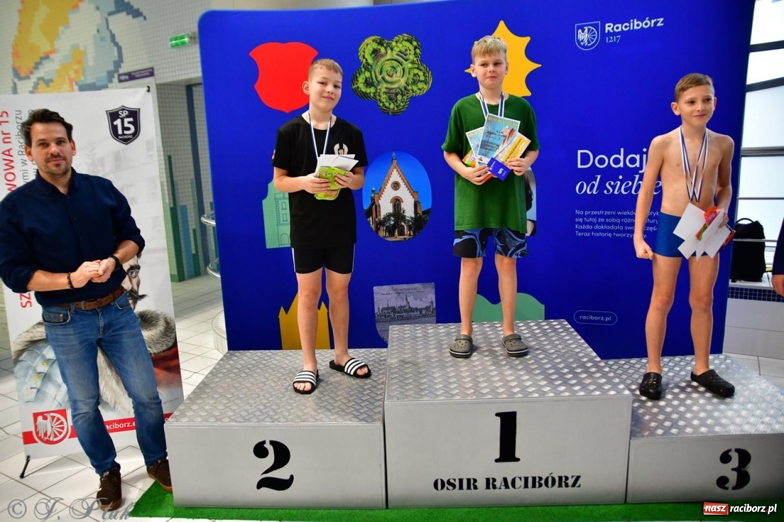 Zdjęcie w galerii na portalu naszraciborz.pl: IV Mistrzostwa Raciborza Szkół Podstawowych w pływaniu – sportowa rywalizacja na H2Ostróg zakończona wiadomości z regionu