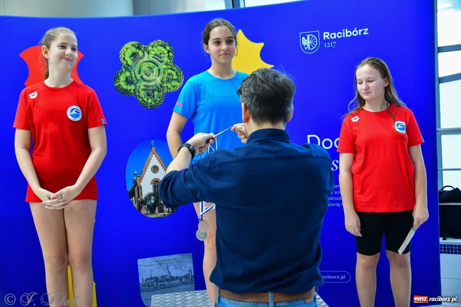 Zdjęcie w galerii na portalu naszraciborz.pl: IV Mistrzostwa Raciborza Szkół Podstawowych w pływaniu – sportowa rywalizacja na H2Ostróg zakończona wiadomości z regionu