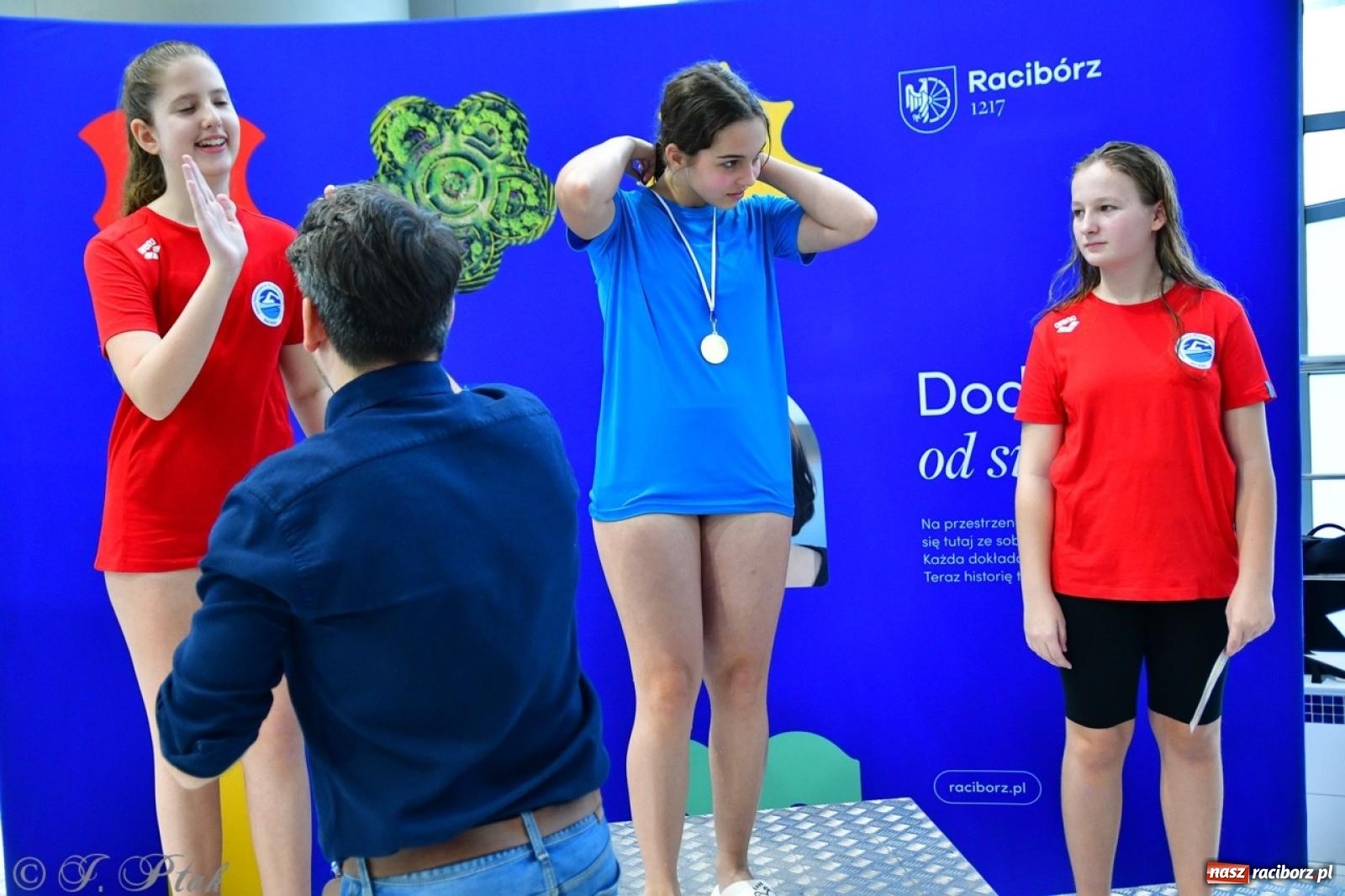 Zdjęcie w galerii na portalu naszraciborz.pl: IV Mistrzostwa Raciborza Szkół Podstawowych w pływaniu – sportowa rywalizacja na H2Ostróg zakończona wiadomości z regionu