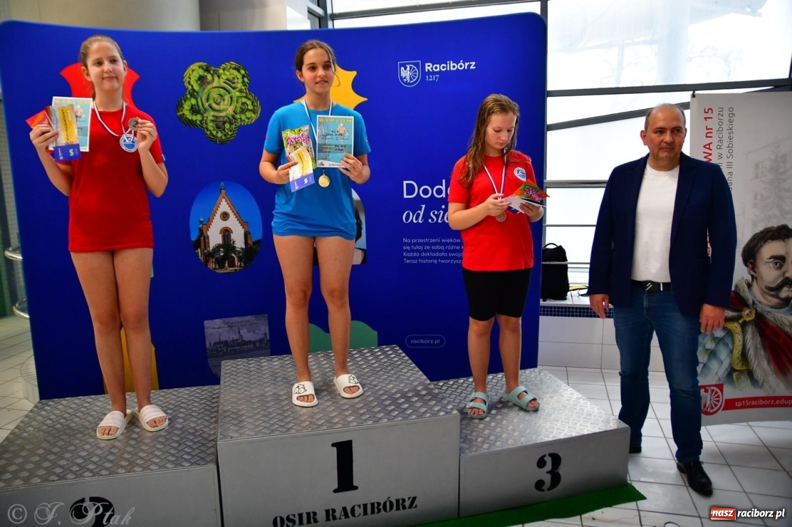 Zdjęcie w galerii na portalu naszraciborz.pl: IV Mistrzostwa Raciborza Szkół Podstawowych w pływaniu – sportowa rywalizacja na H2Ostróg zakończona wiadomości z regionu