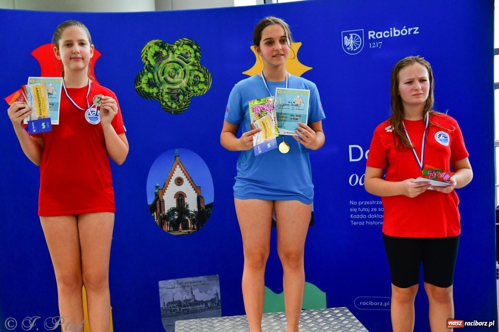 Zdjęcie w galerii na portalu naszraciborz.pl: IV Mistrzostwa Raciborza Szkół Podstawowych w pływaniu – sportowa rywalizacja na H2Ostróg zakończona wiadomości z regionu