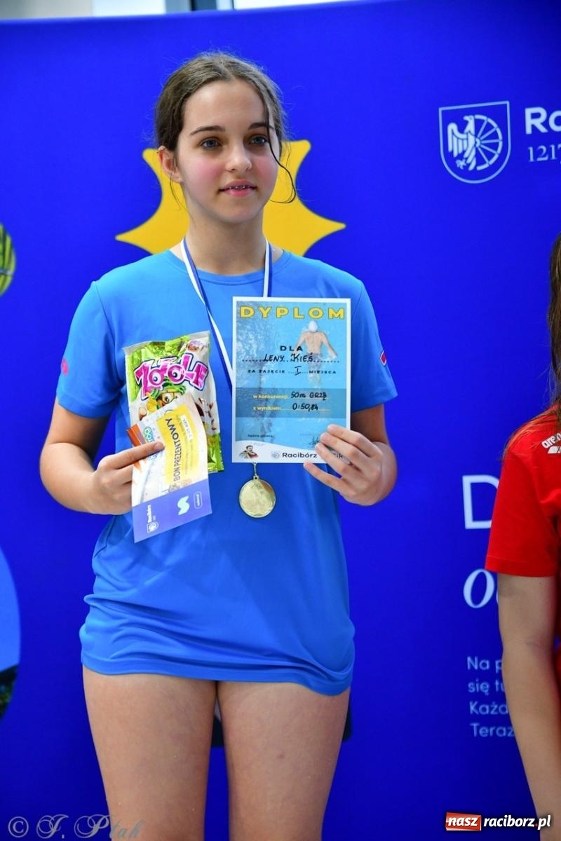Zdjęcie w galerii na portalu naszraciborz.pl: IV Mistrzostwa Raciborza Szkół Podstawowych w pływaniu – sportowa rywalizacja na H2Ostróg zakończona wiadomości z regionu