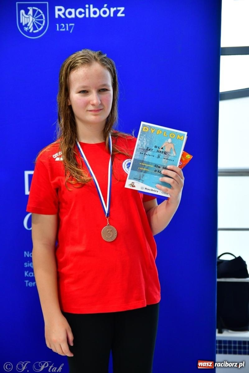 Zdjęcie w galerii na portalu naszraciborz.pl: IV Mistrzostwa Raciborza Szkół Podstawowych w pływaniu – sportowa rywalizacja na H2Ostróg zakończona wiadomości z regionu