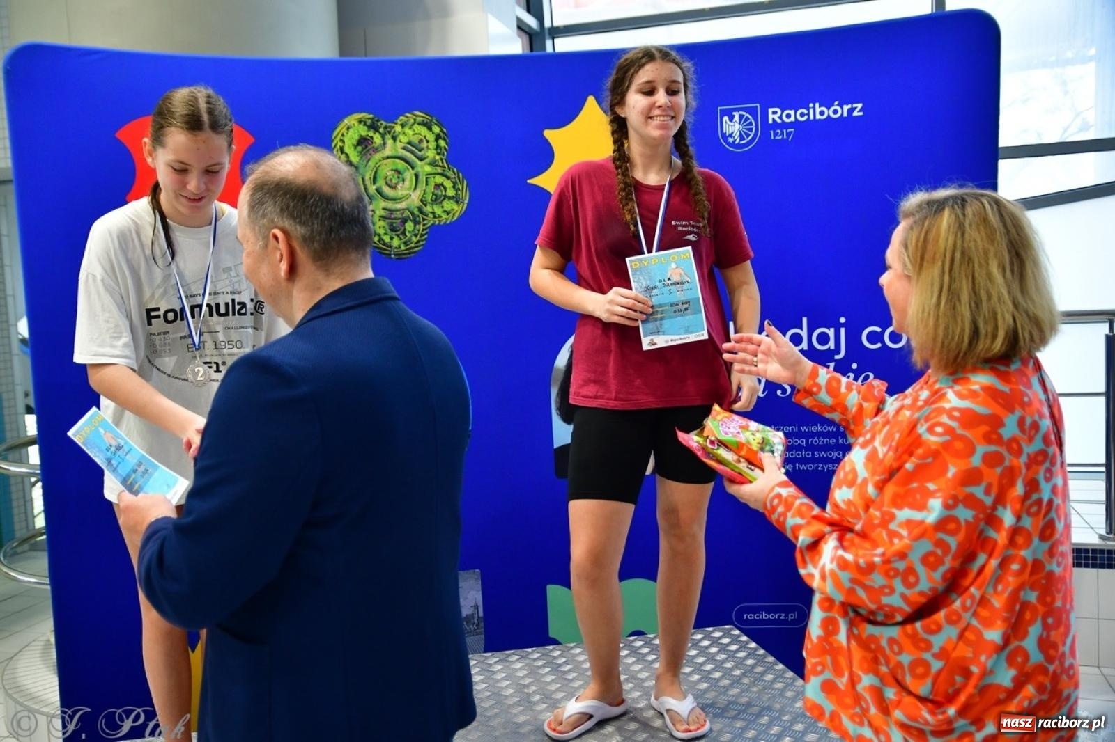 Zdjęcie w galerii na portalu naszraciborz.pl: IV Mistrzostwa Raciborza Szkół Podstawowych w pływaniu – sportowa rywalizacja na H2Ostróg zakończona wiadomości z regionu