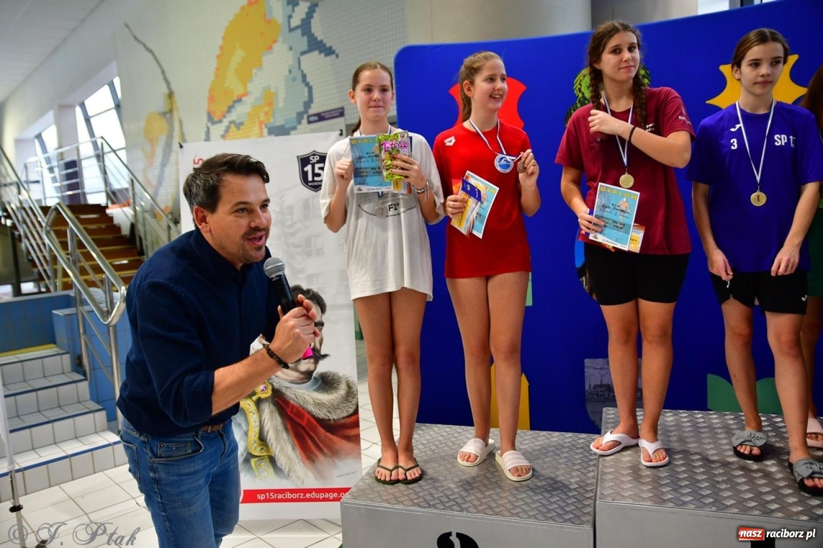 Zdjęcie w galerii na portalu naszraciborz.pl: IV Mistrzostwa Raciborza Szkół Podstawowych w pływaniu – sportowa rywalizacja na H2Ostróg zakończona wiadomości z regionu