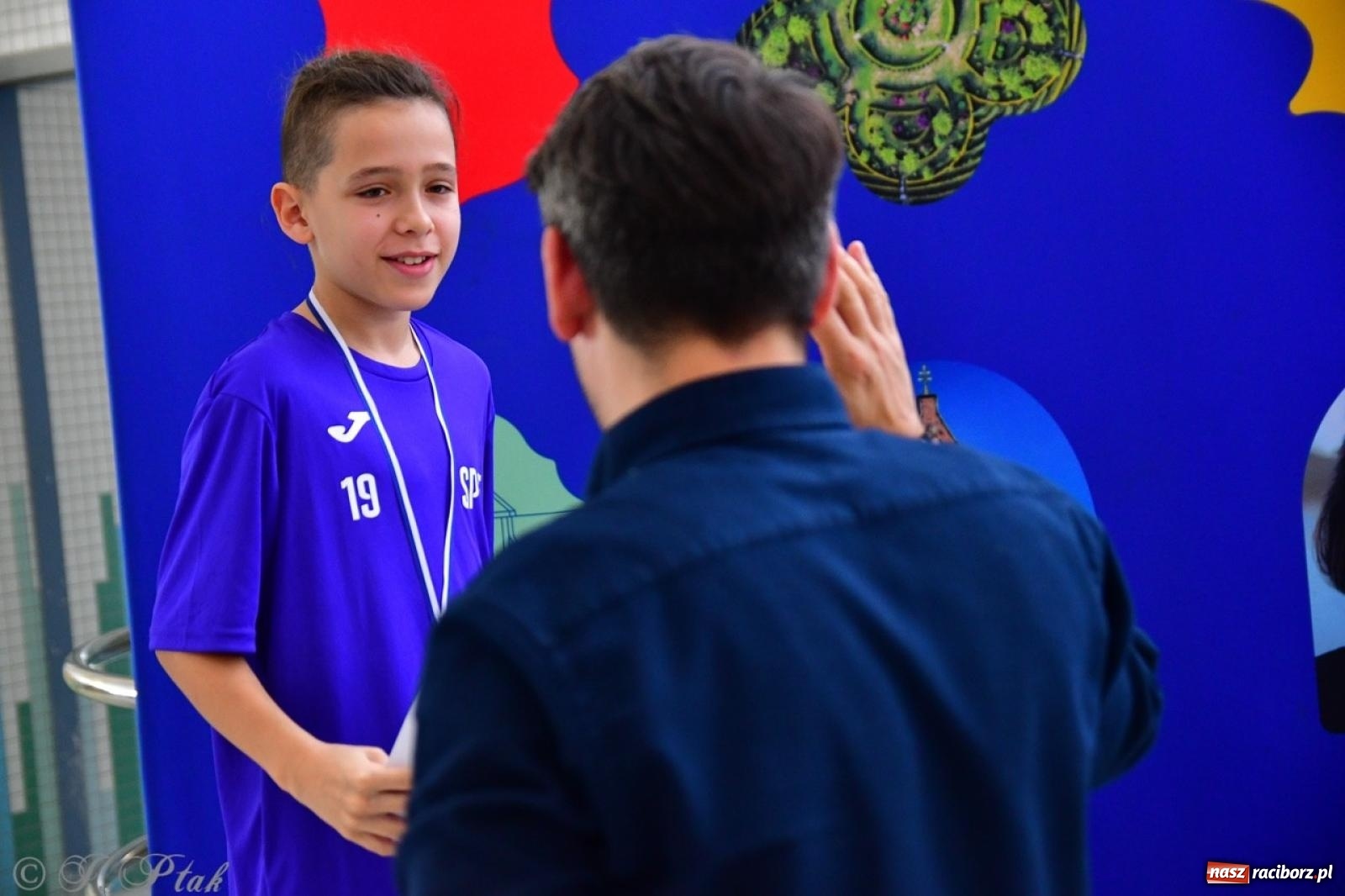 Zdjęcie w galerii na portalu naszraciborz.pl: IV Mistrzostwa Raciborza Szkół Podstawowych w pływaniu – sportowa rywalizacja na H2Ostróg zakończona wiadomości z regionu