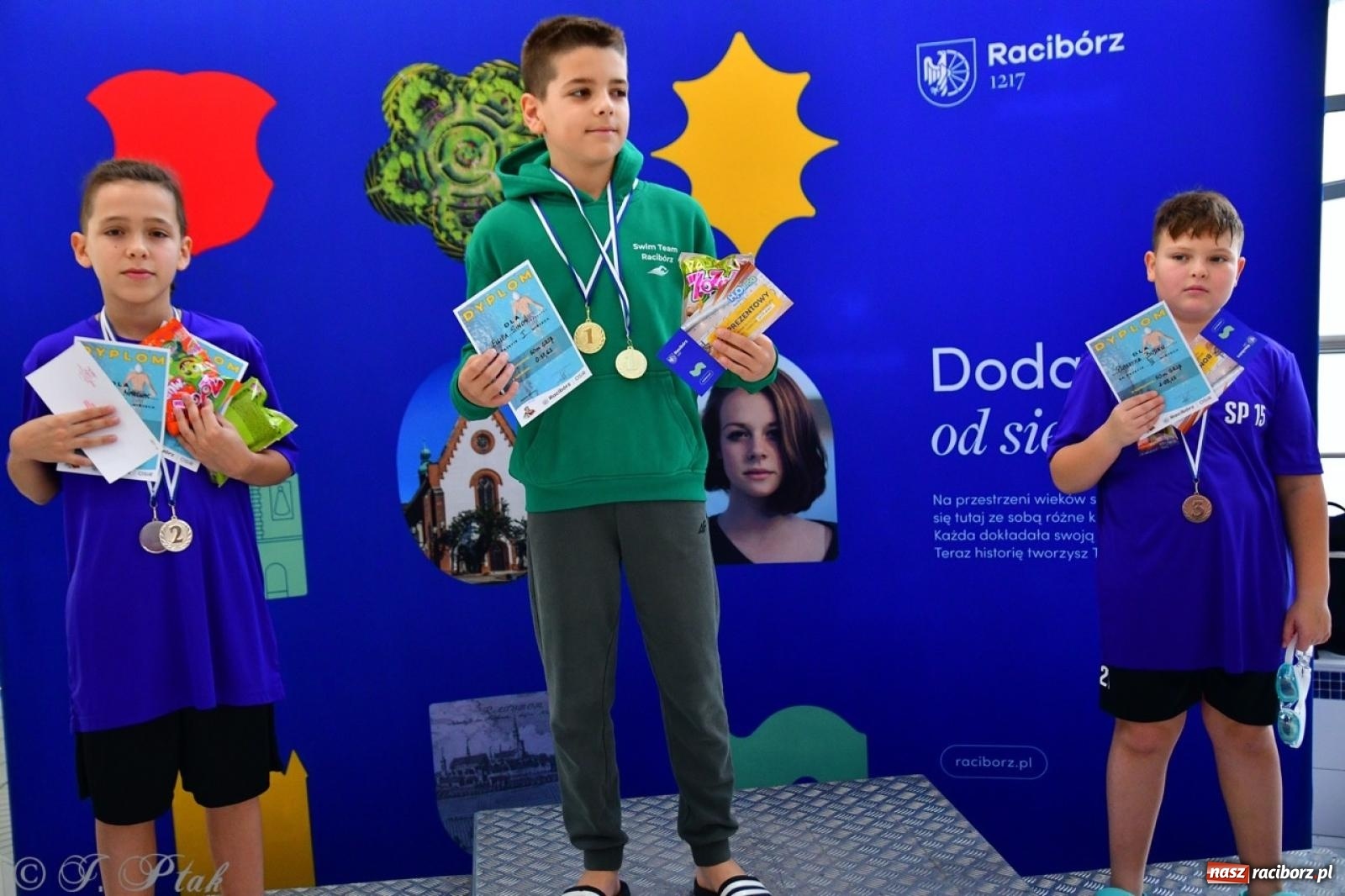 Zdjęcie w galerii na portalu naszraciborz.pl: IV Mistrzostwa Raciborza Szkół Podstawowych w pływaniu – sportowa rywalizacja na H2Ostróg zakończona wiadomości z regionu