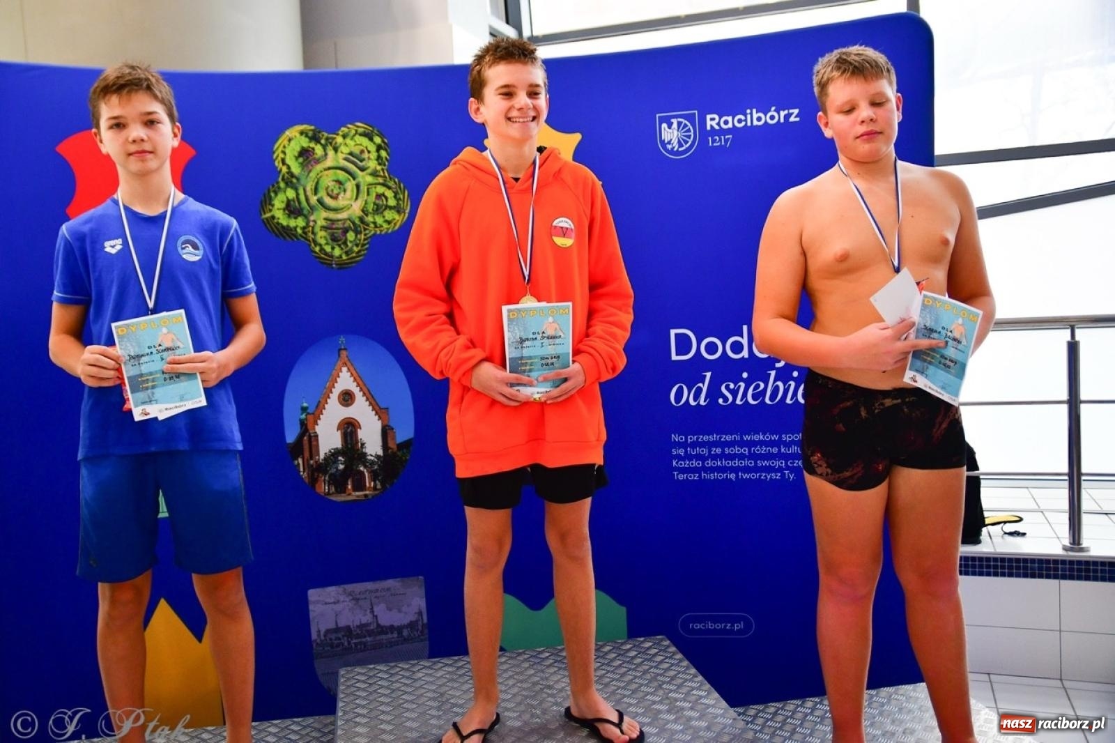 Zdjęcie w galerii na portalu naszraciborz.pl: IV Mistrzostwa Raciborza Szkół Podstawowych w pływaniu – sportowa rywalizacja na H2Ostróg zakończona wiadomości z regionu