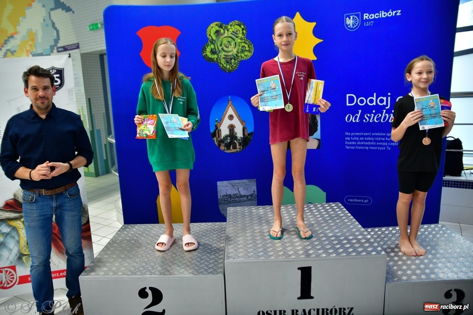 Zdjęcie w galerii na portalu naszraciborz.pl: IV Mistrzostwa Raciborza Szkół Podstawowych w pływaniu – sportowa rywalizacja na H2Ostróg zakończona wiadomości z regionu