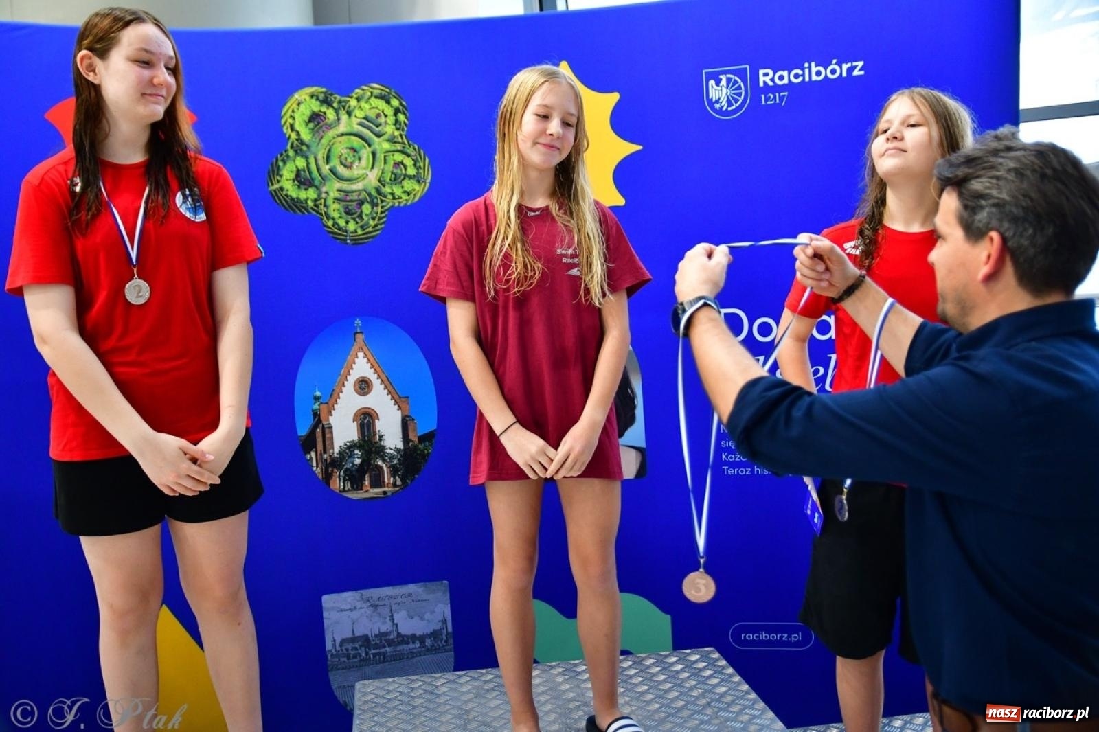 Zdjęcie w galerii na portalu naszraciborz.pl: IV Mistrzostwa Raciborza Szkół Podstawowych w pływaniu – sportowa rywalizacja na H2Ostróg zakończona wiadomości z regionu