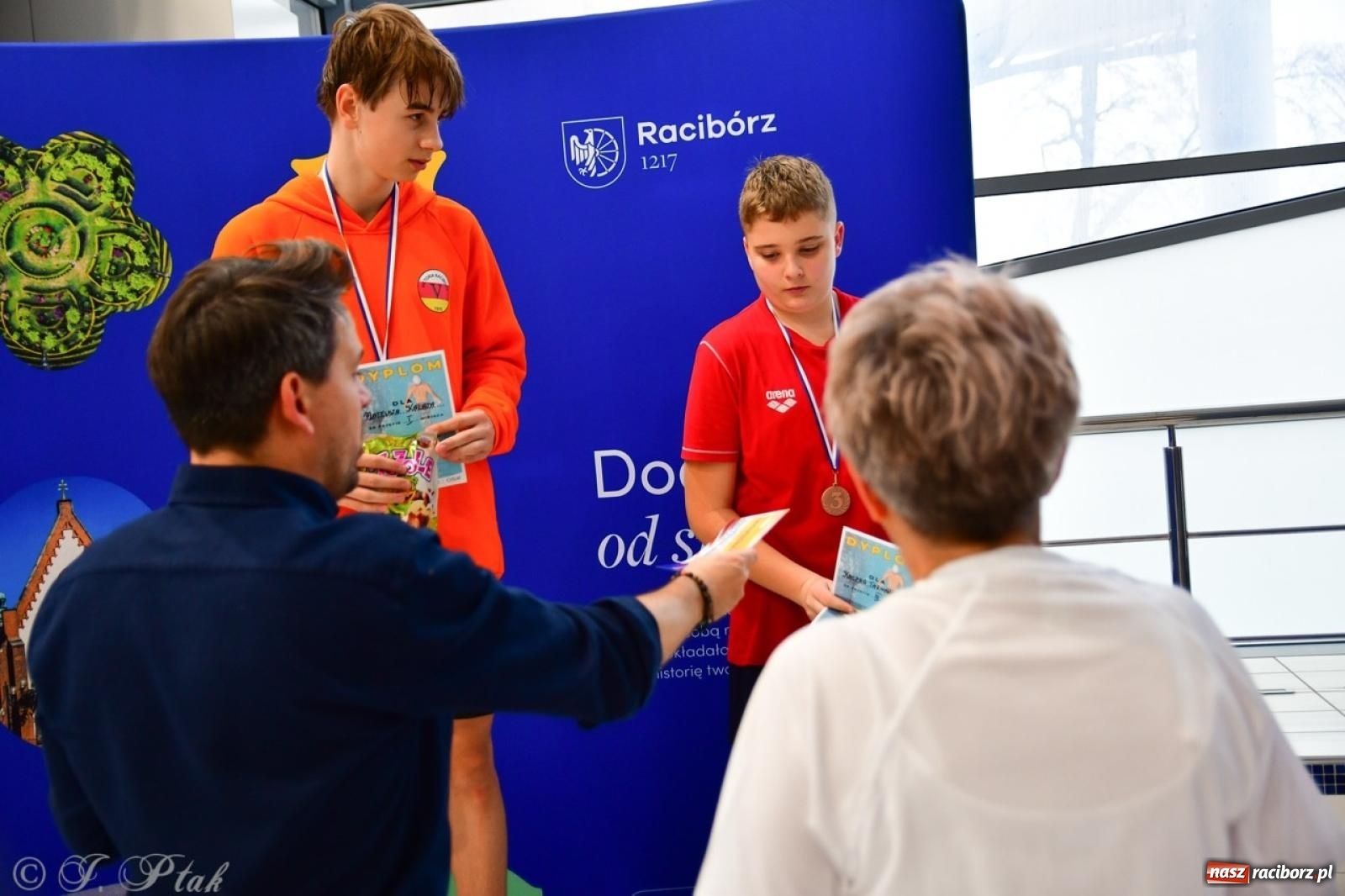 Zdjęcie w galerii na portalu naszraciborz.pl: IV Mistrzostwa Raciborza Szkół Podstawowych w pływaniu – sportowa rywalizacja na H2Ostróg zakończona wiadomości z regionu