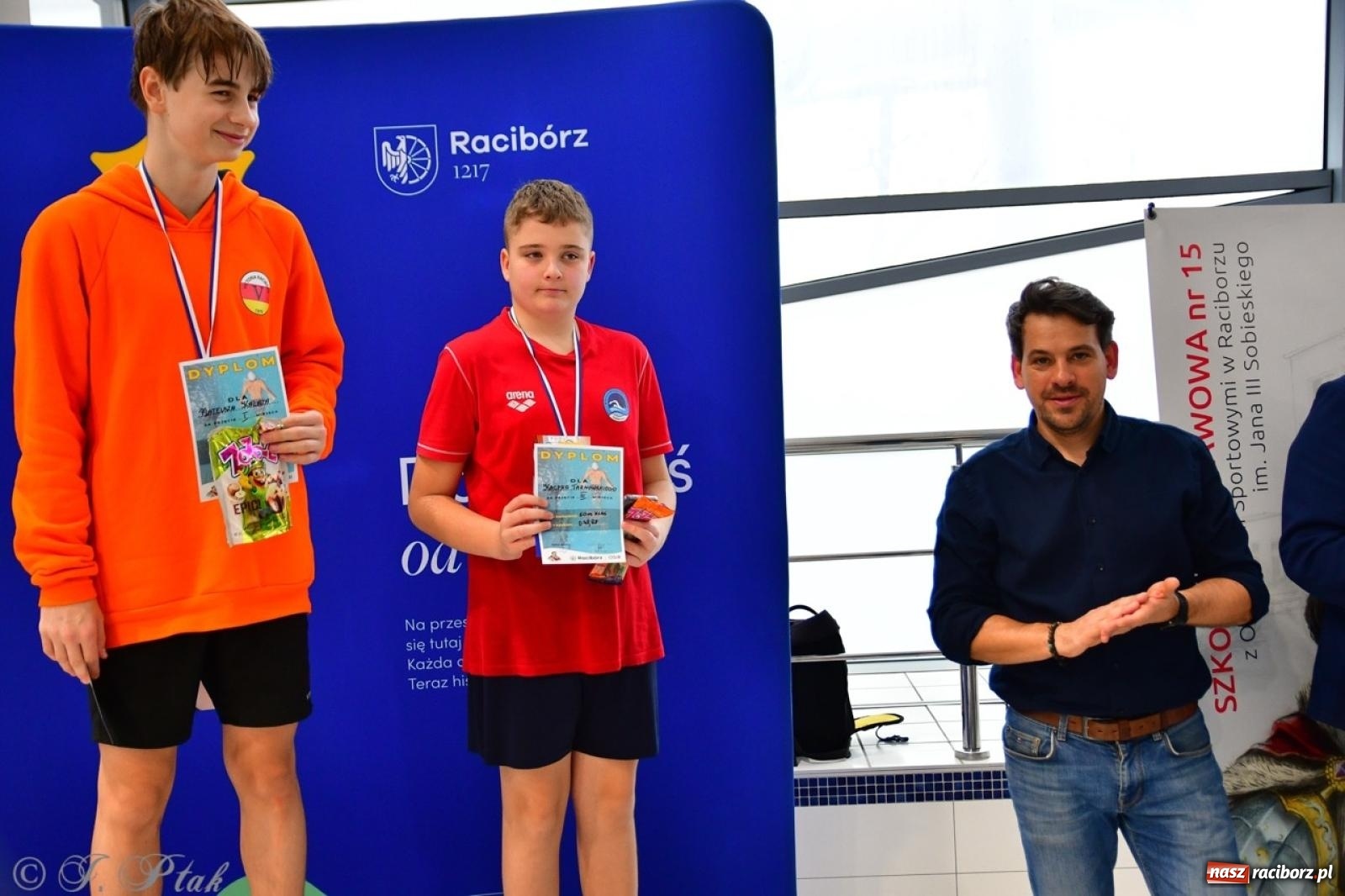 Zdjęcie w galerii na portalu naszraciborz.pl: IV Mistrzostwa Raciborza Szkół Podstawowych w pływaniu – sportowa rywalizacja na H2Ostróg zakończona wiadomości z regionu