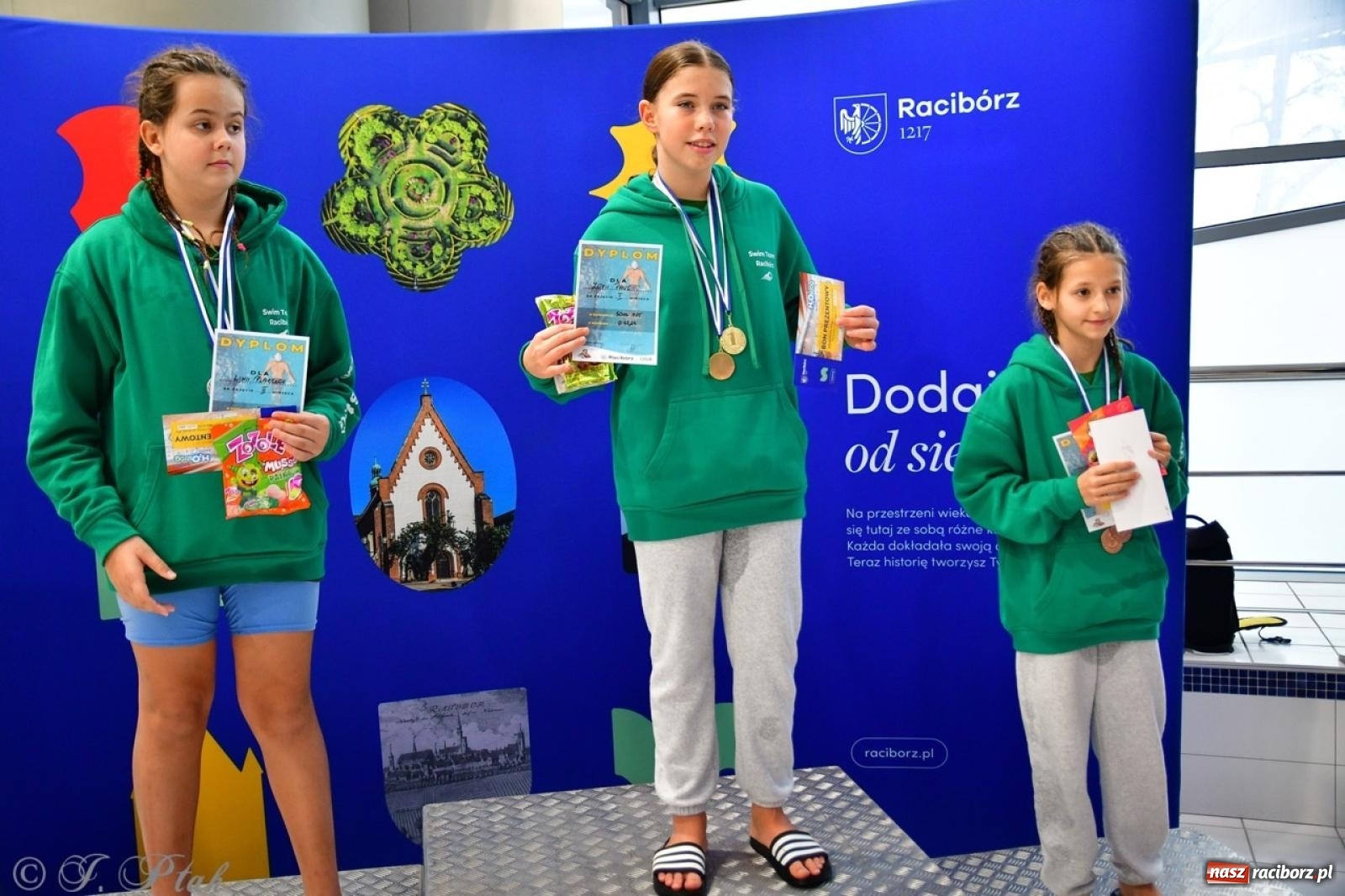 Zdjęcie w galerii na portalu naszraciborz.pl: IV Mistrzostwa Raciborza Szkół Podstawowych w pływaniu – sportowa rywalizacja na H2Ostróg zakończona wiadomości z regionu