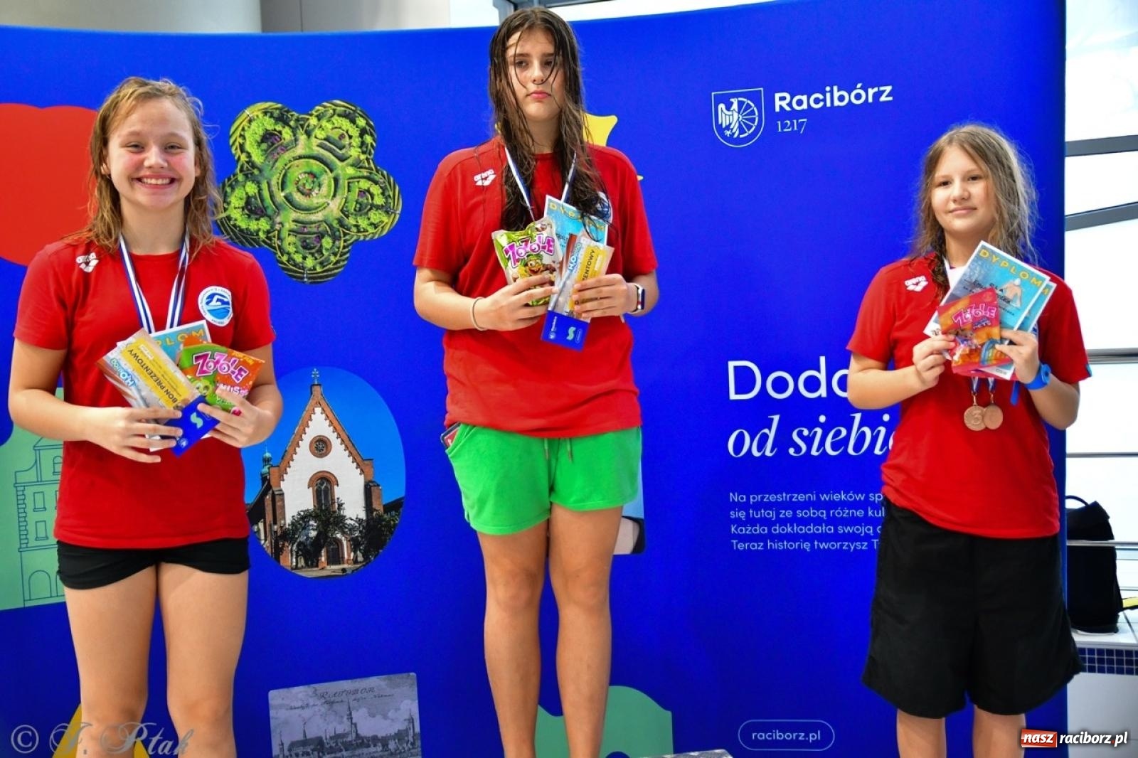 Zdjęcie w galerii na portalu naszraciborz.pl: IV Mistrzostwa Raciborza Szkół Podstawowych w pływaniu – sportowa rywalizacja na H2Ostróg zakończona wiadomości z regionu