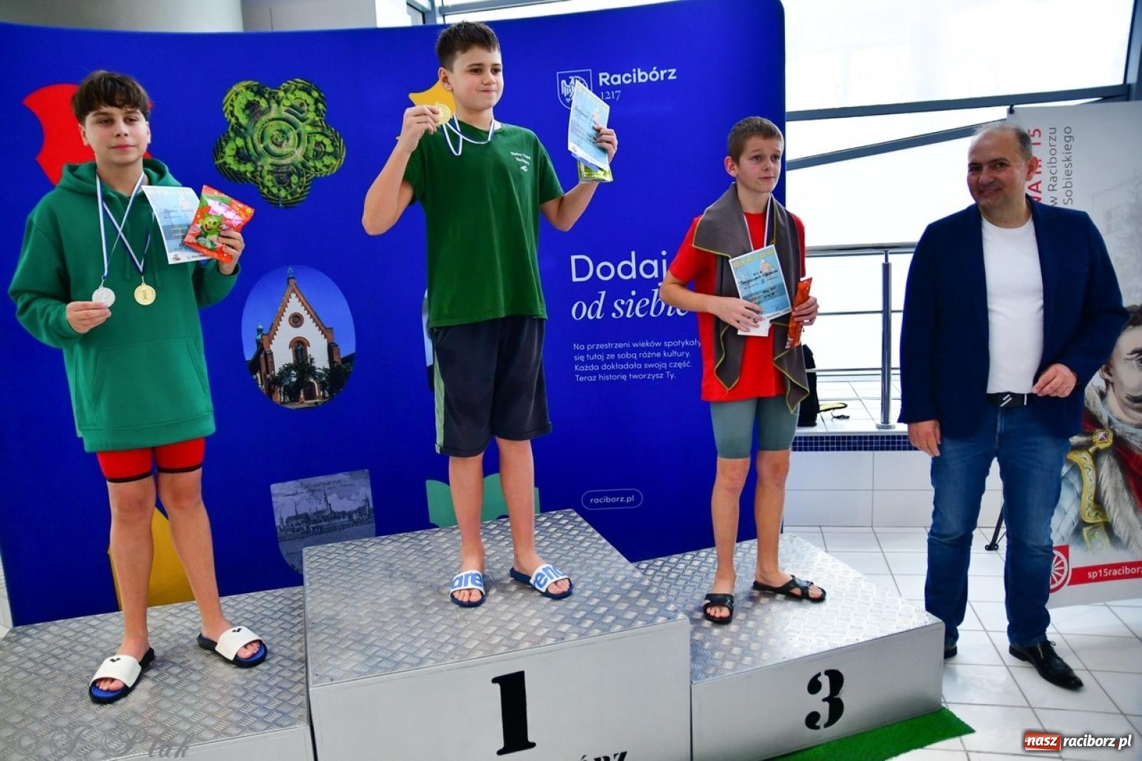 Zdjęcie w galerii na portalu naszraciborz.pl: IV Mistrzostwa Raciborza Szkół Podstawowych w pływaniu – sportowa rywalizacja na H2Ostróg zakończona wiadomości z regionu