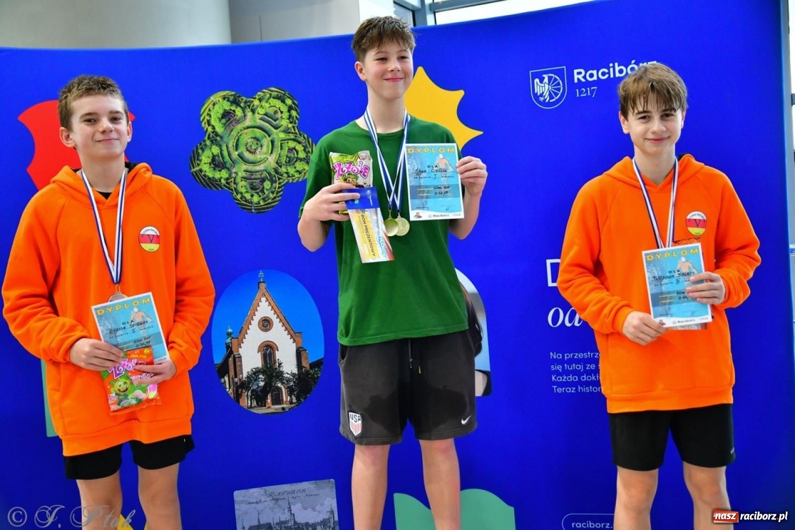 Zdjęcie w galerii na portalu naszraciborz.pl: IV Mistrzostwa Raciborza Szkół Podstawowych w pływaniu – sportowa rywalizacja na H2Ostróg zakończona wiadomości z regionu